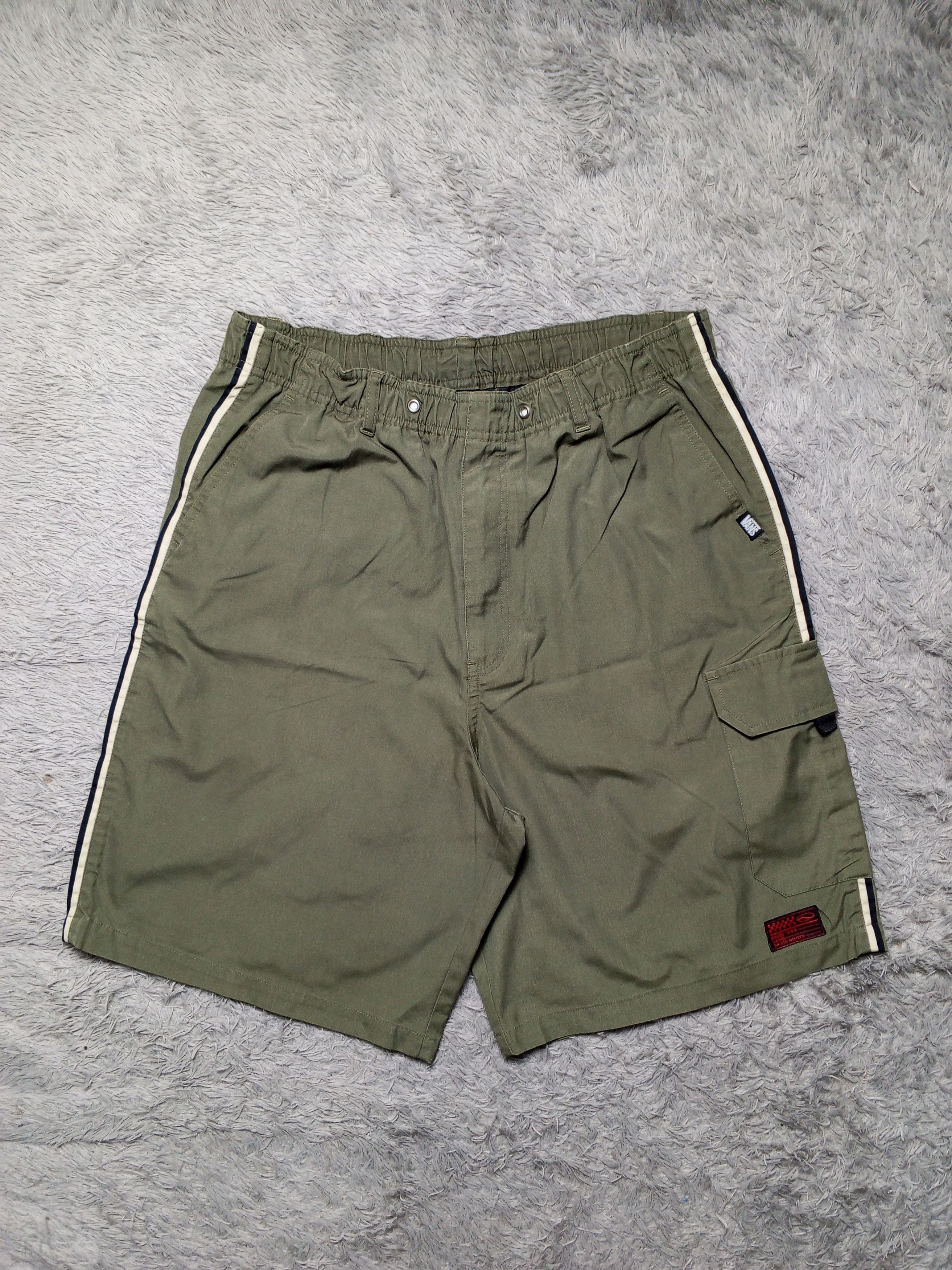 Vans 90s vans green shorts faded skate rare vintage baggy Size US 34 / EU 50 - 1 Thumbnail