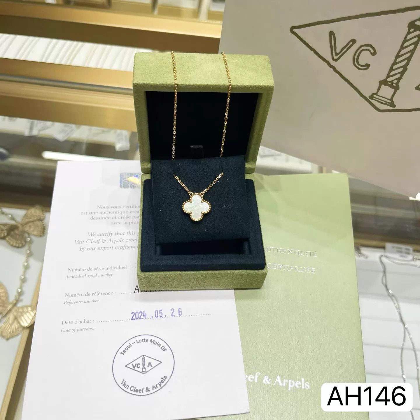 Van Cleef & Arpels VCA Alhambra White MOP Medium Necklace 24 Box Card Dust Bag Size ONE SIZE - 4 Thumbnail
