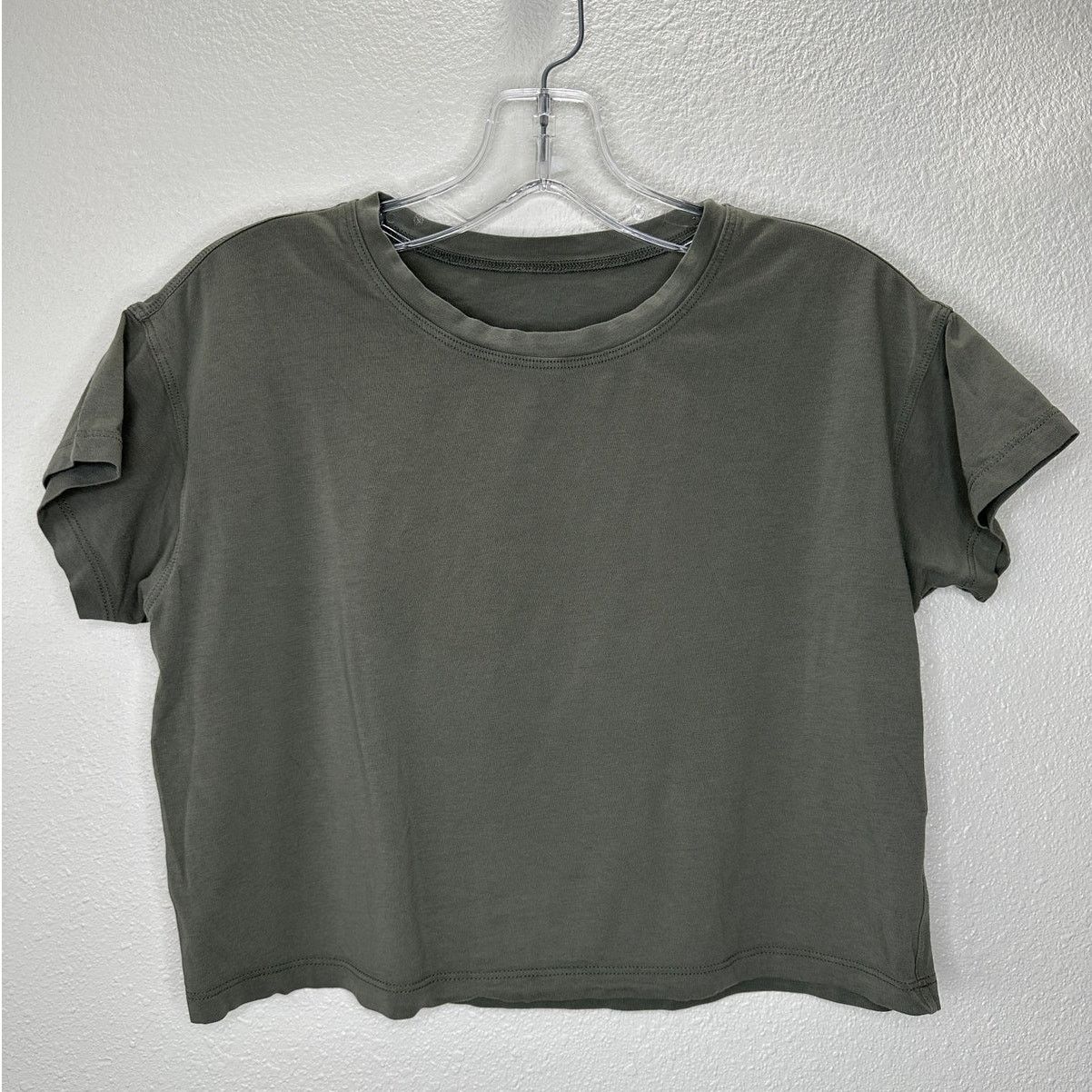 Lululemon Lululemon Dusty Green Round Neck Short Sleeve Crop Tee 6 Size M / US 6-8 / IT 42-44 - 1 Thumbnail