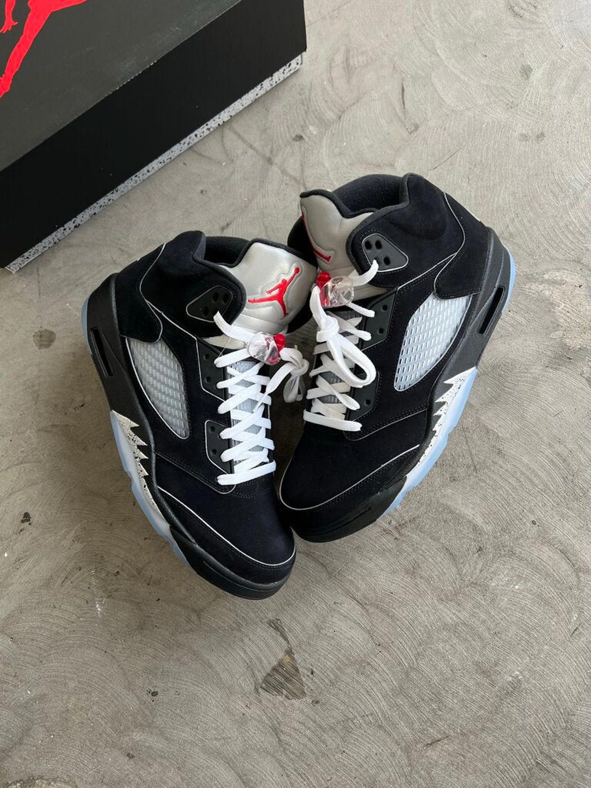 Jordan Brand Jordan 5 Black Metallic Sz. 13 Size ONE SIZE - 1 Thumbnail