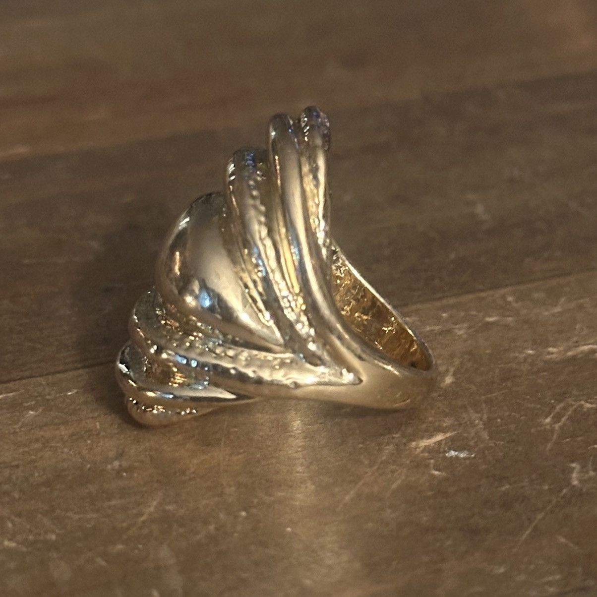Other Gold tone scalloped dome ring Size ONE SIZE - 5 Thumbnail