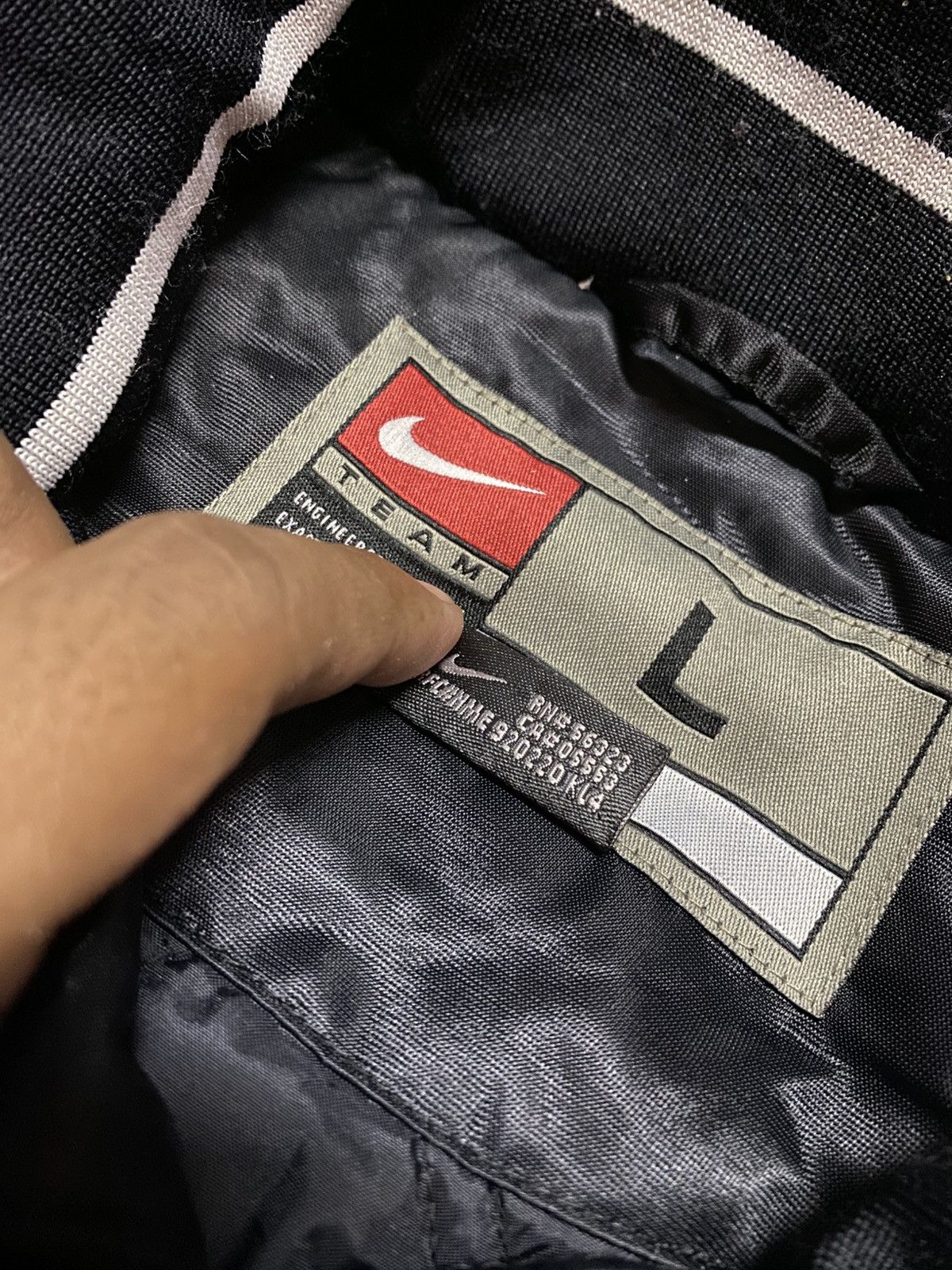 Nike Nike “INVOICE” Black Padded Team Jacket Vintage Sportswear Size US L / EU 52-54 / 3 - 17 Thumbnail