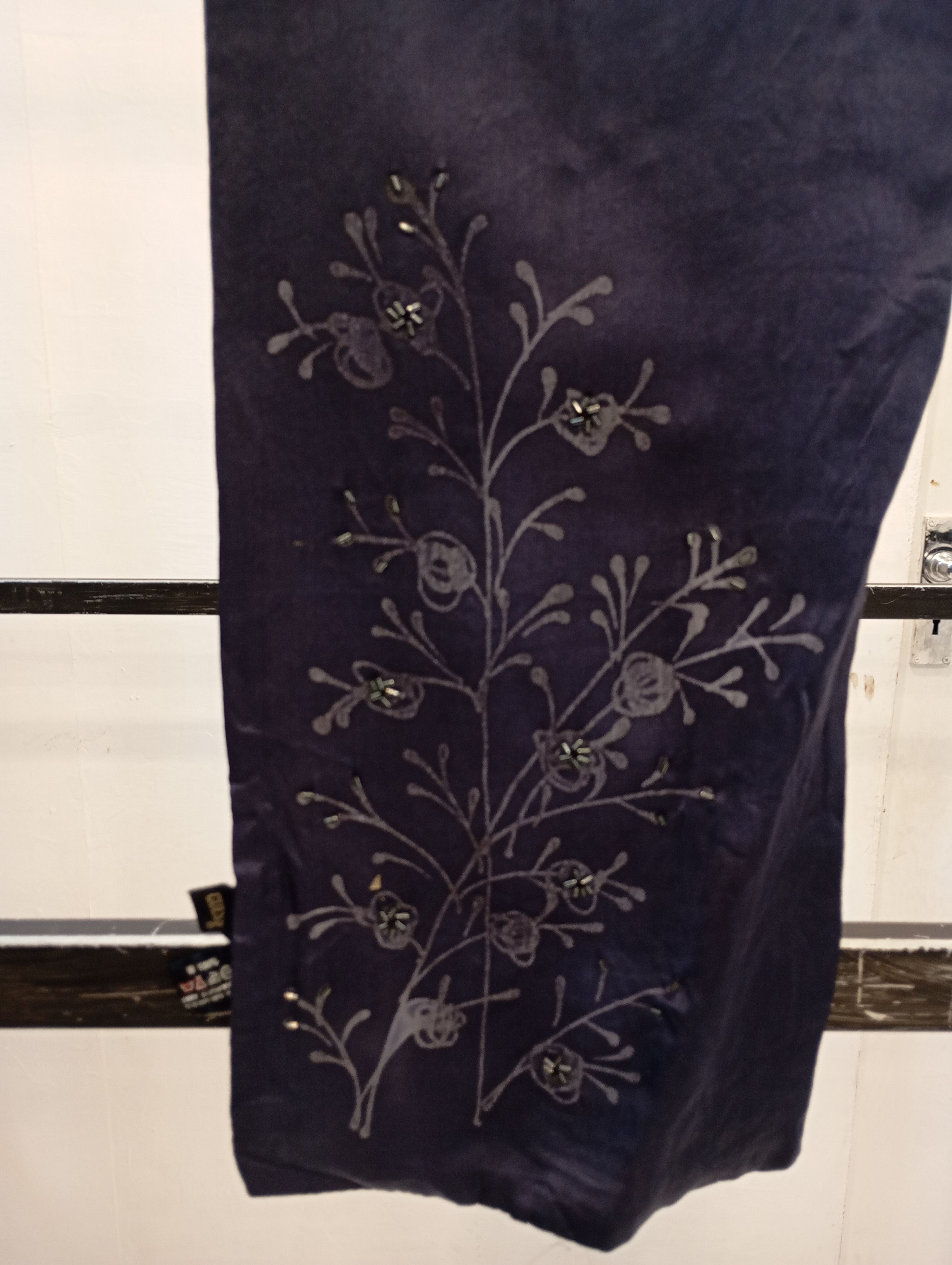Guess Guess silk scarves scarf shawl Size ONE SIZE - 6 Thumbnail