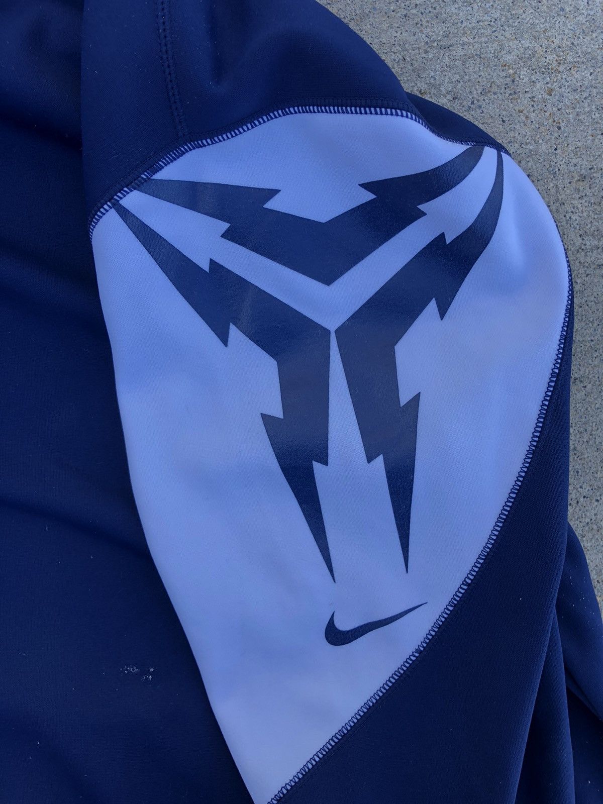 Nike × Vintage Vintage Kobe Bryant Nike dry fit hoodie Size US M / EU 48-50 / 2 - 2 Thumbnail