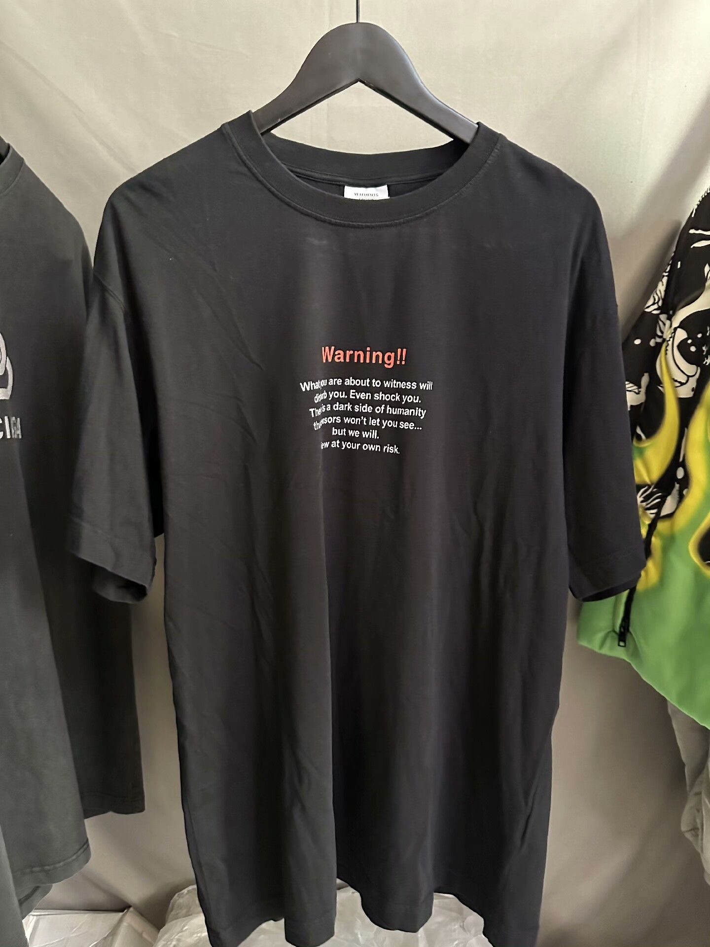 Vetements vetements warning short sleeve shirt rare find Size US L / EU 52-54 / 3 - 1 Thumbnail