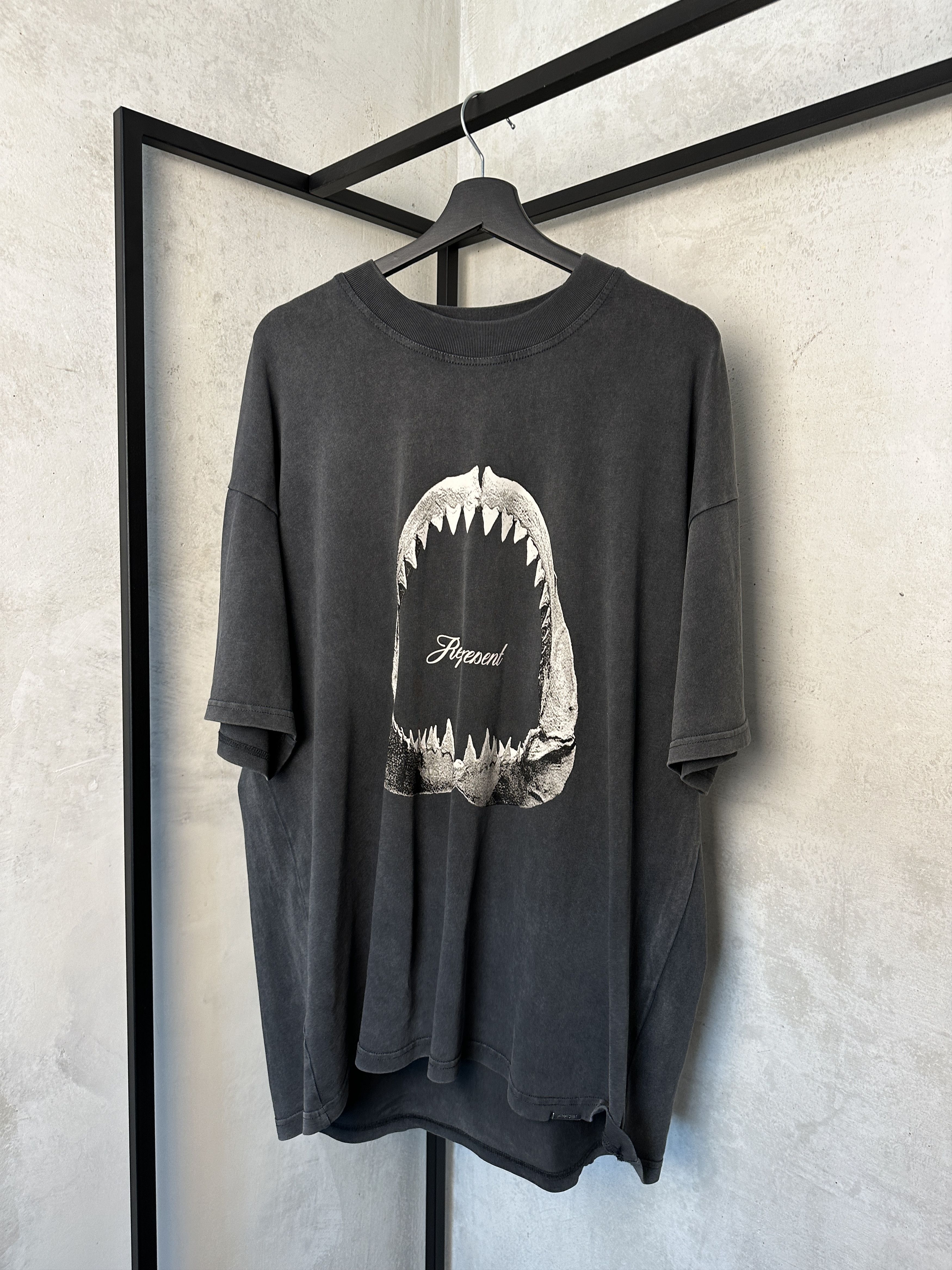 Represent Clo. Represent Shark Jaws Tee Off Black Size US XL / EU 56 / 4 - 1 Thumbnail