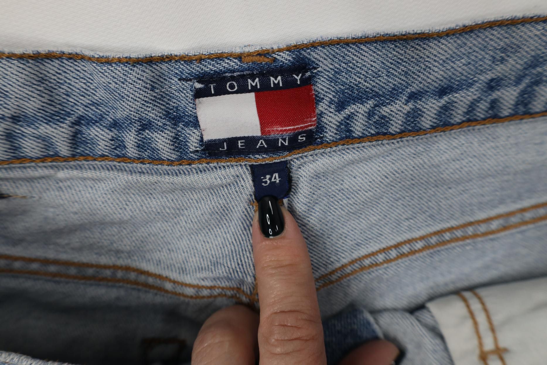 Tommy Hilfiger Vintage 90s Tommy Hilfiger Spell Out Baggy Denim Jean Shorts Size US 34 / EU 50 - 8 Thumbnail