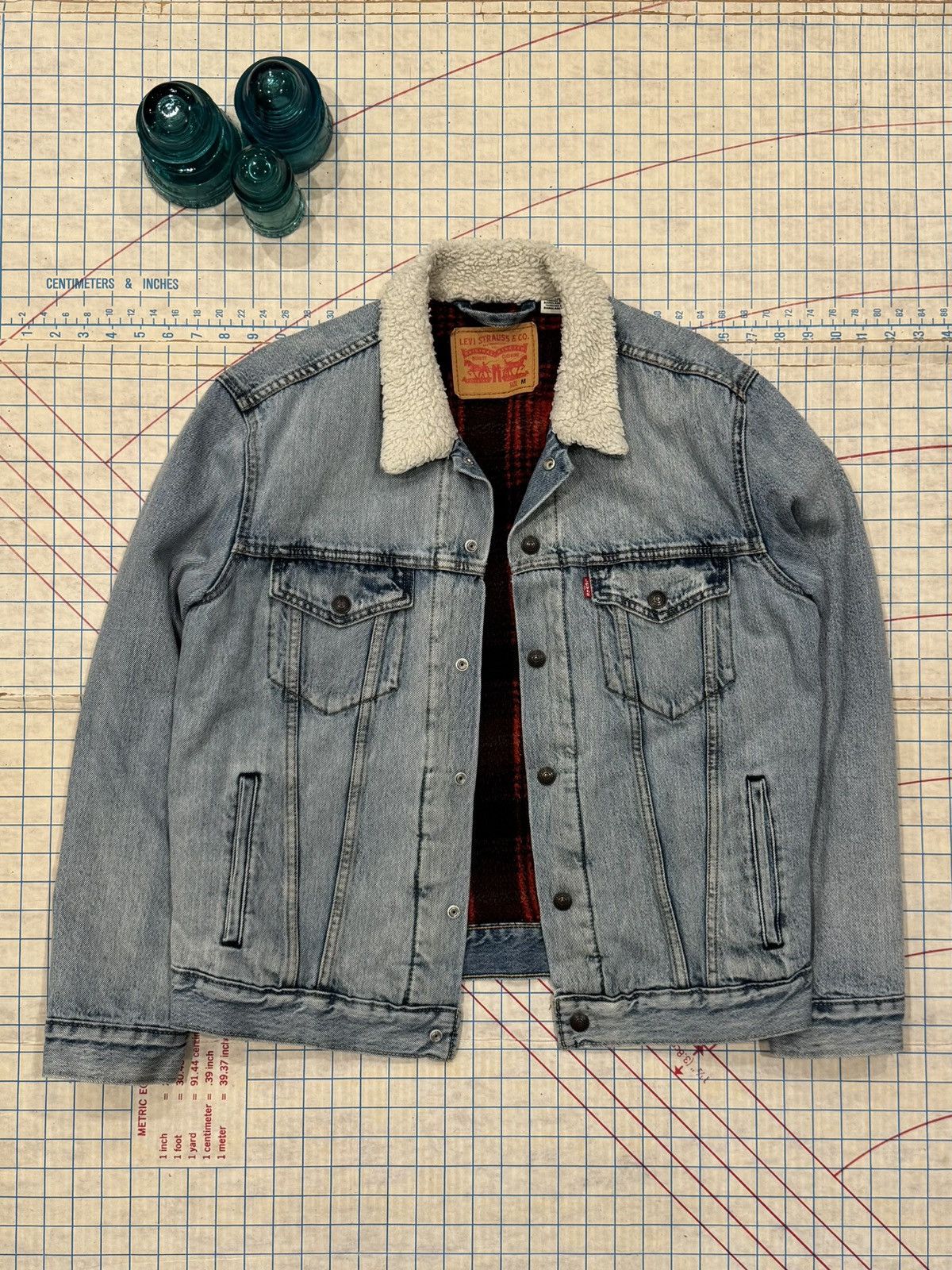 Levi's Levi’s Plaid Lined Denim Jacket Mens Size Medium Light Wash Size US M / EU 48-50 / 2 - 1 Thumbnail