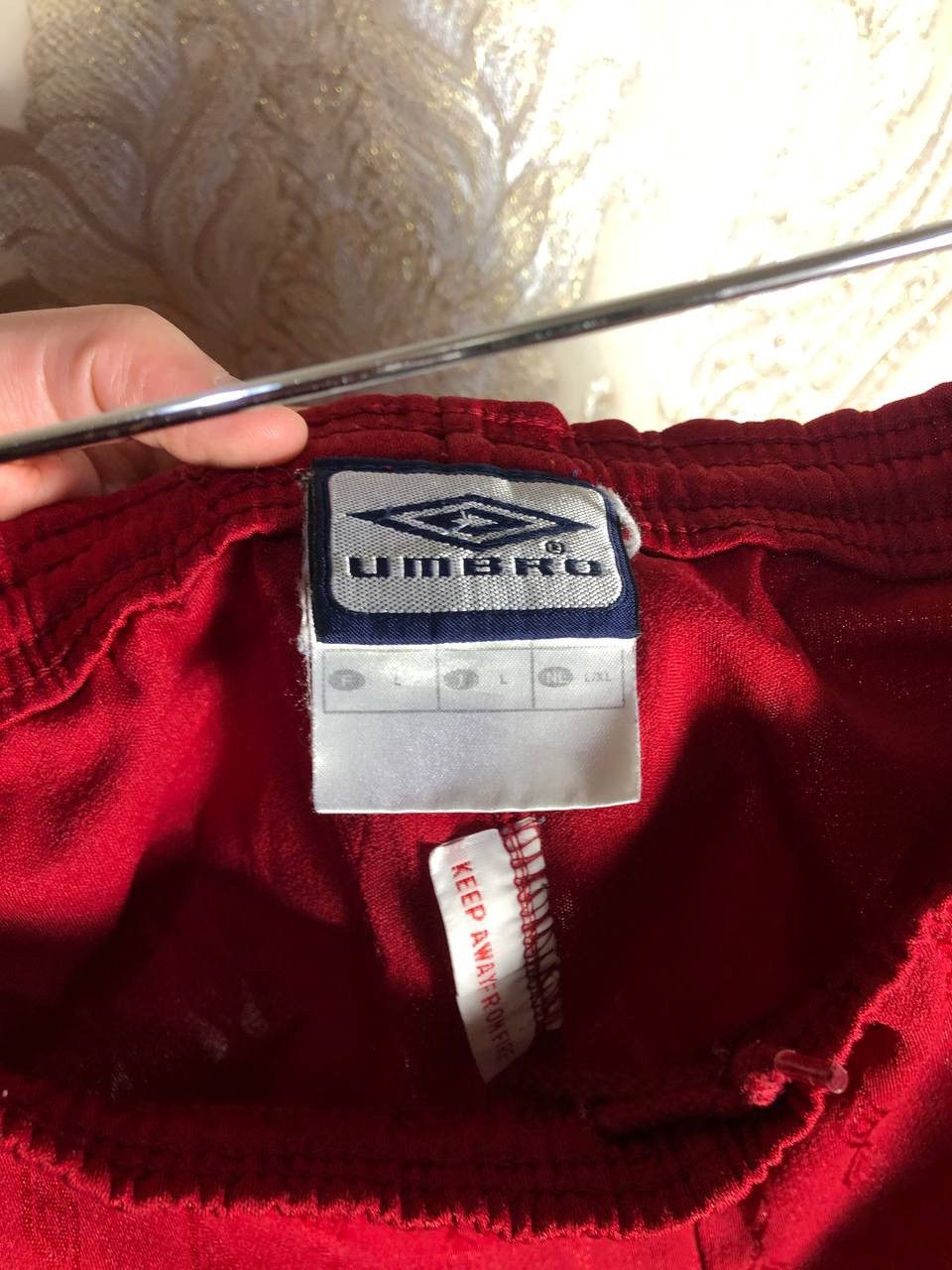 Umbro × Vintage VERY RARE UMBRO FC MANCHESTER UNITED ENGLAND SOCCER SHORTS Size US 33 - 4 Thumbnail