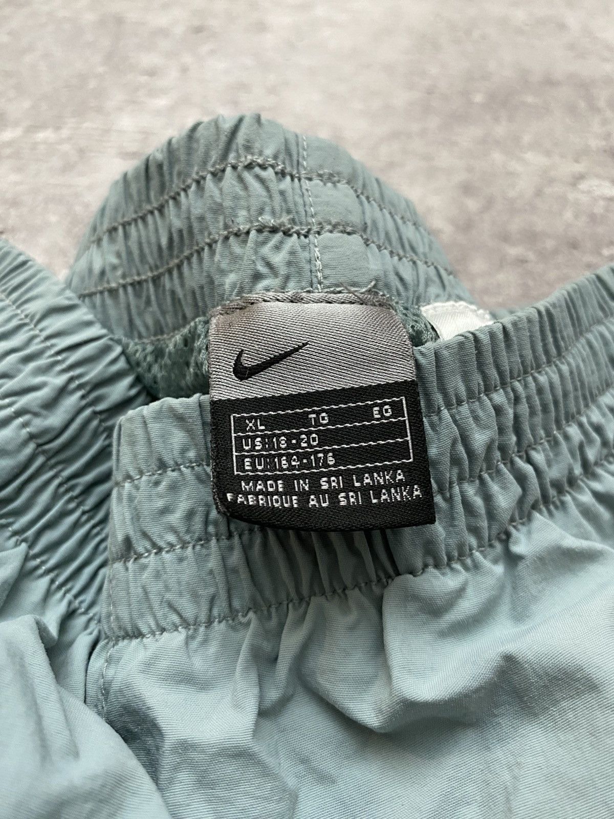 Nike × Vintage NIKE VINTAGE NYLON SWEATPANTS Size US 31 - 5 Thumbnail