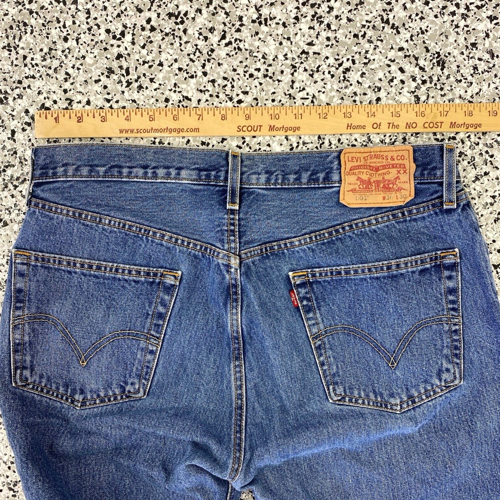 Levi's VINTAGE Levi's Jeans Mens 501 XX 35x30.5 Made In Mexico Button Fly Lightwash 90s USA 501 Series Regular Fit Mens Size US 35 - 6 Thumbnail