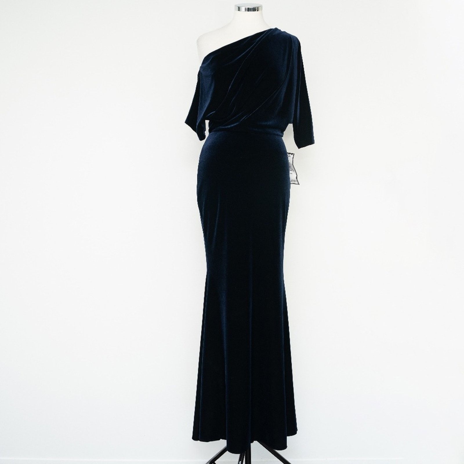 Designer Betsy & Adam. Off the Shoulder Stretch Velvet Gown. Size M / US 6-8 / IT 42-44 - 1 Thumbnail