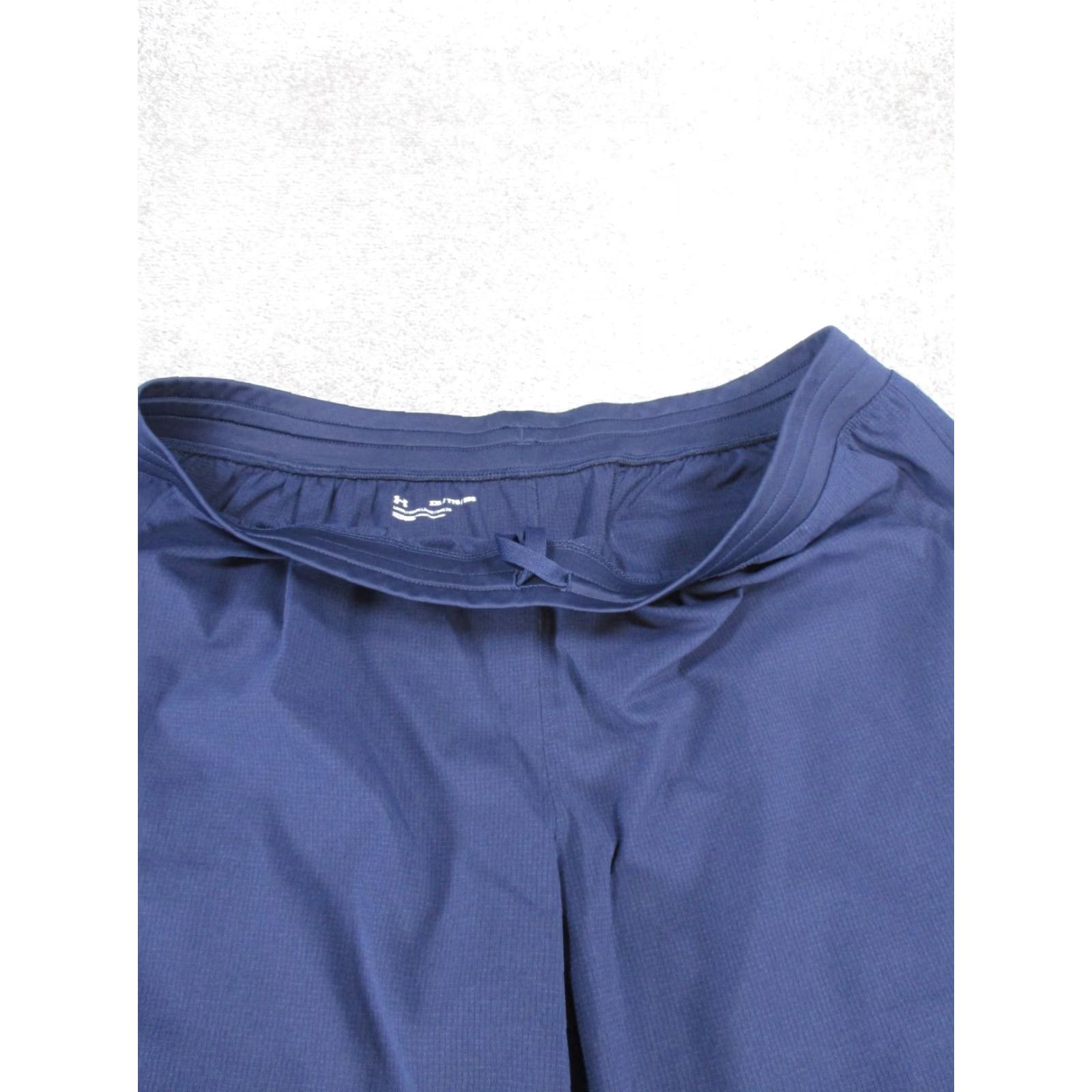 Under Armour Under Armour Shorts Womens 2XL Navy Blue Breathable Athletic Workout Colorful Logo 90s? Size 40" / US 18 - 2 Thumbnail