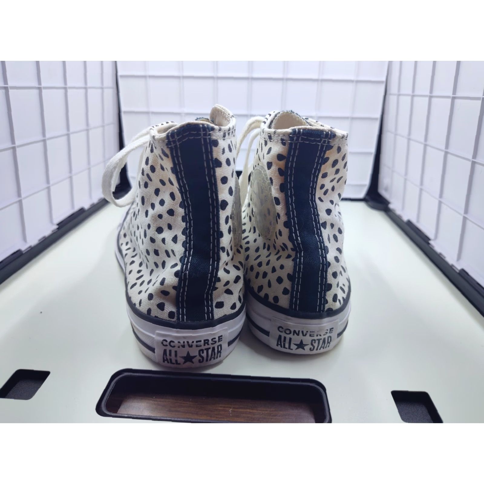 Converse Women's Converse Chuck Taylor All Star High Top Welcome To The Wild Leopard Sneakers 7 White Size M / US 6-8 / IT 42-44 - 5 Thumbnail