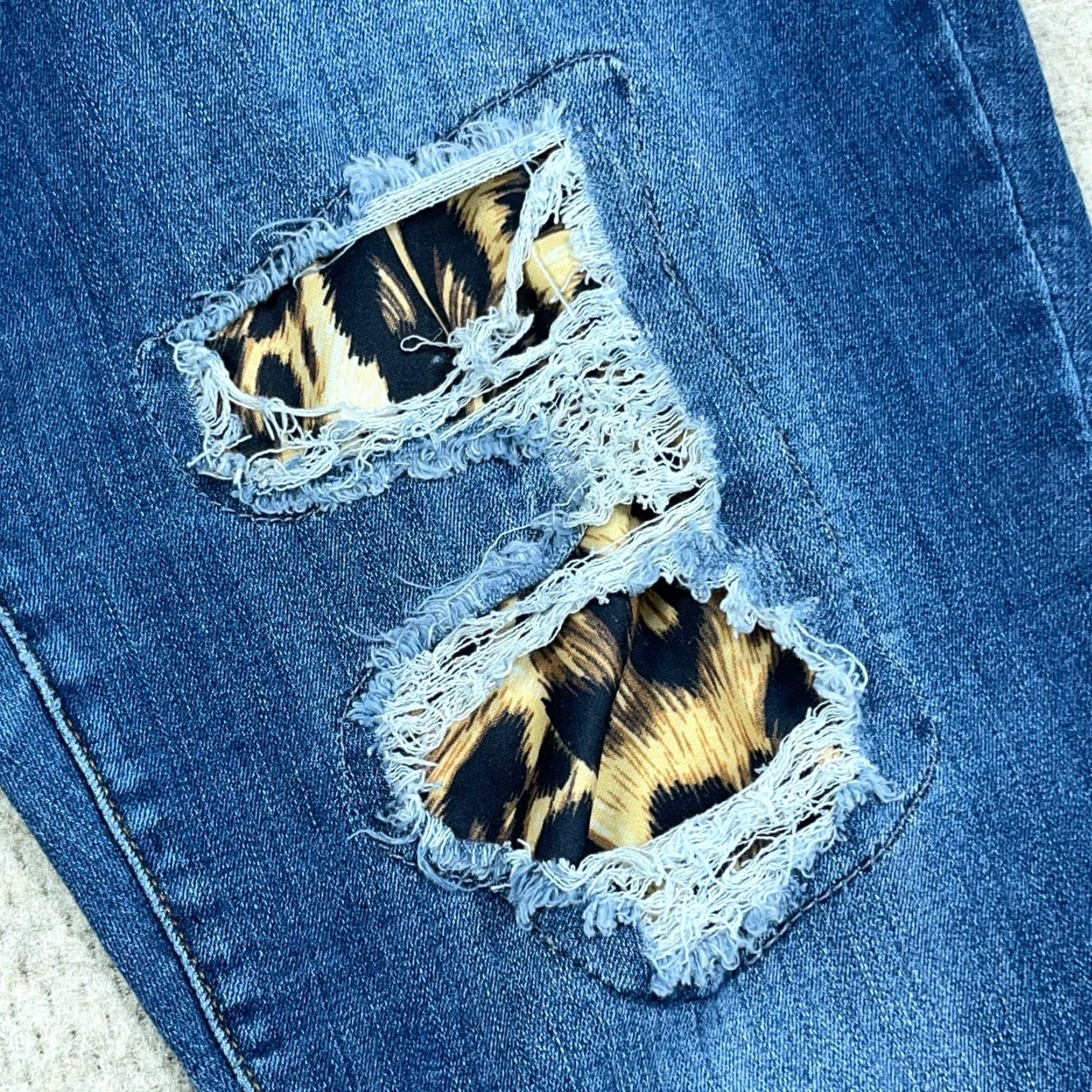 Vintage Judy Blue Jeans Women 18W Skinny Fit Med Wash Faded Stretch Distressed Plus Jeans Size 40" / US 18 - 5 Thumbnail