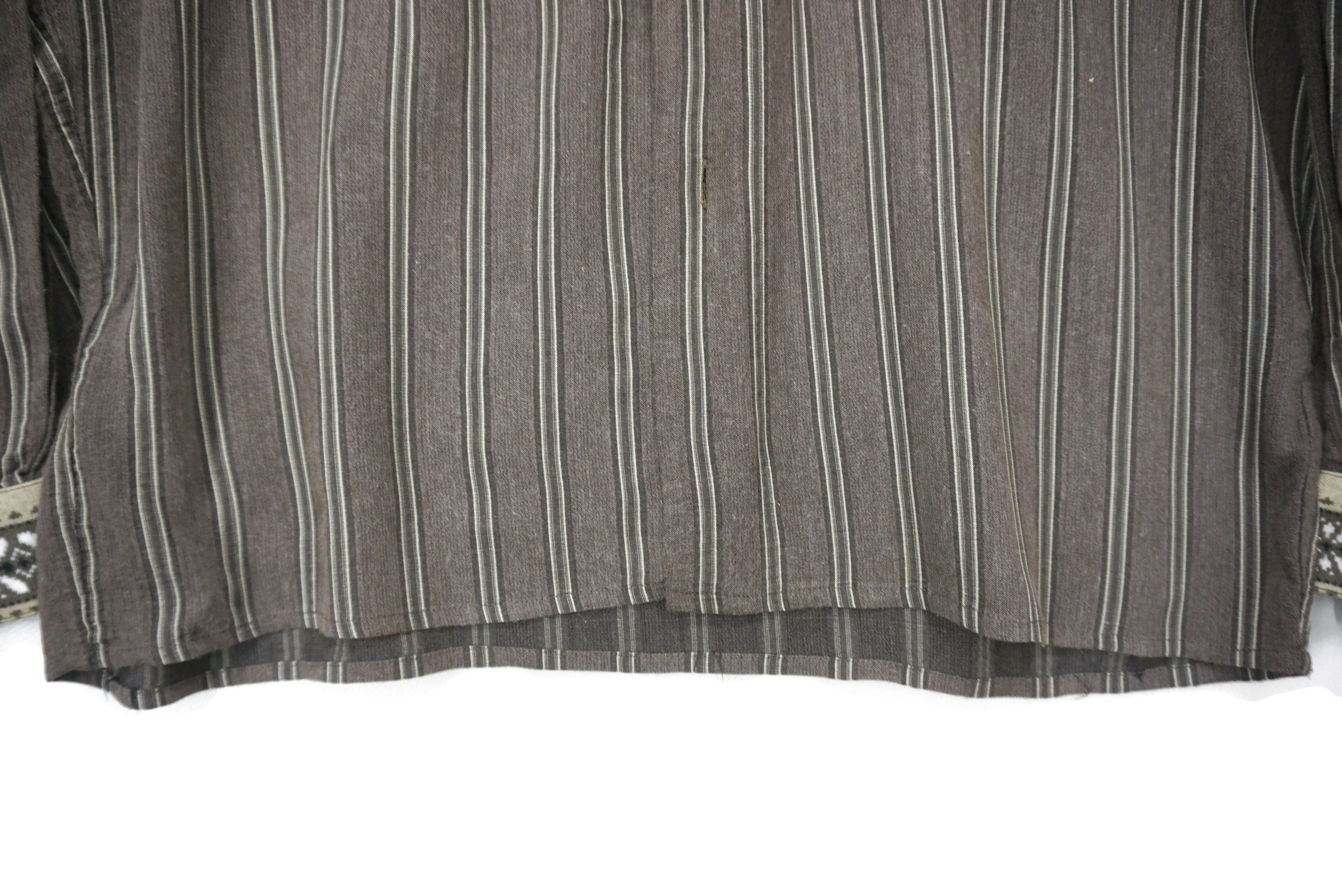 Byblos Aztec Trim Collar Stripe Button Down Size 48 Shirt Size US L / EU 52-54 / 3 - 8 Thumbnail