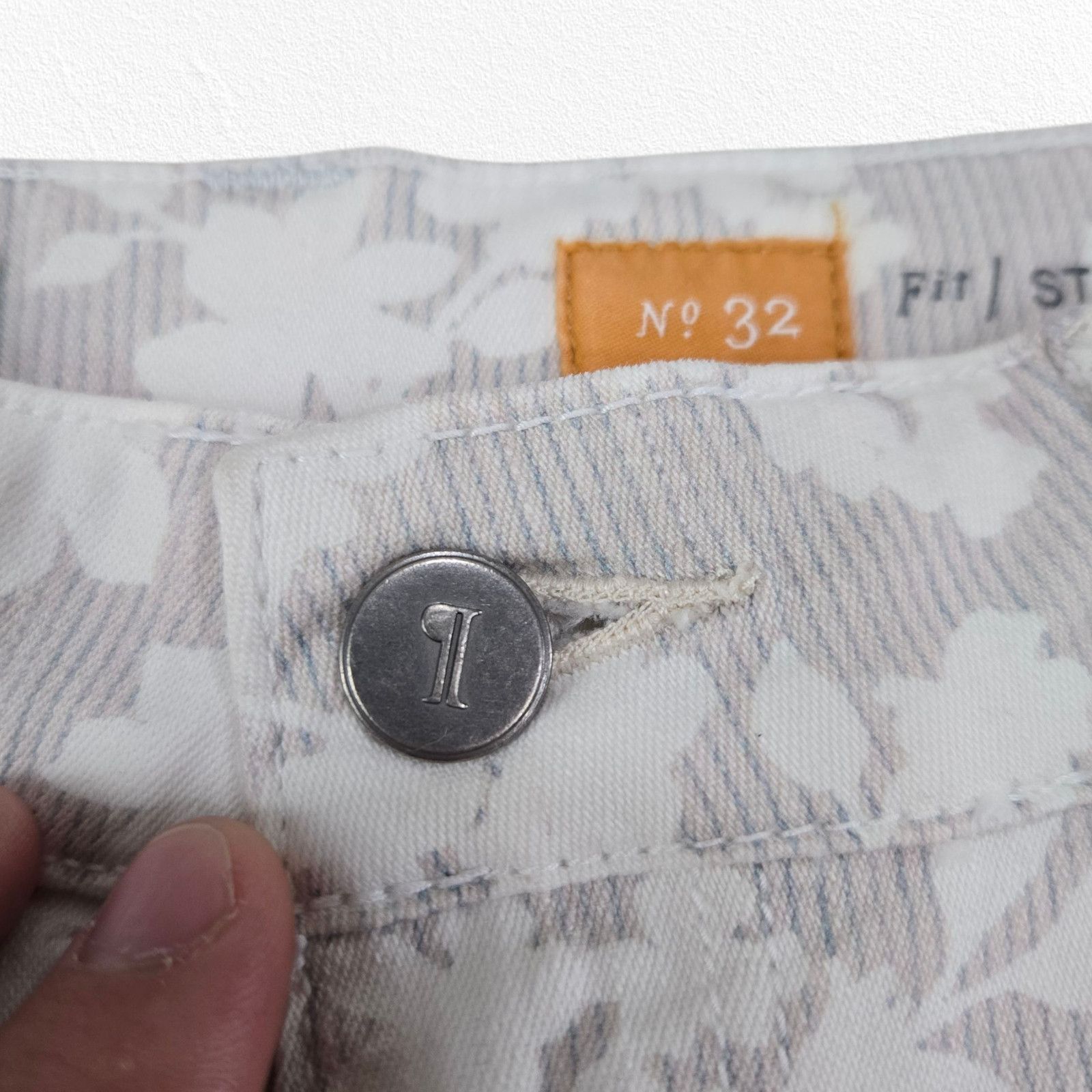 Anthropologie Pilcro Gray Floral Cropped Straight Leg Pants Size 32 Size 32" / US 10 / IT 46 - 6 Thumbnail