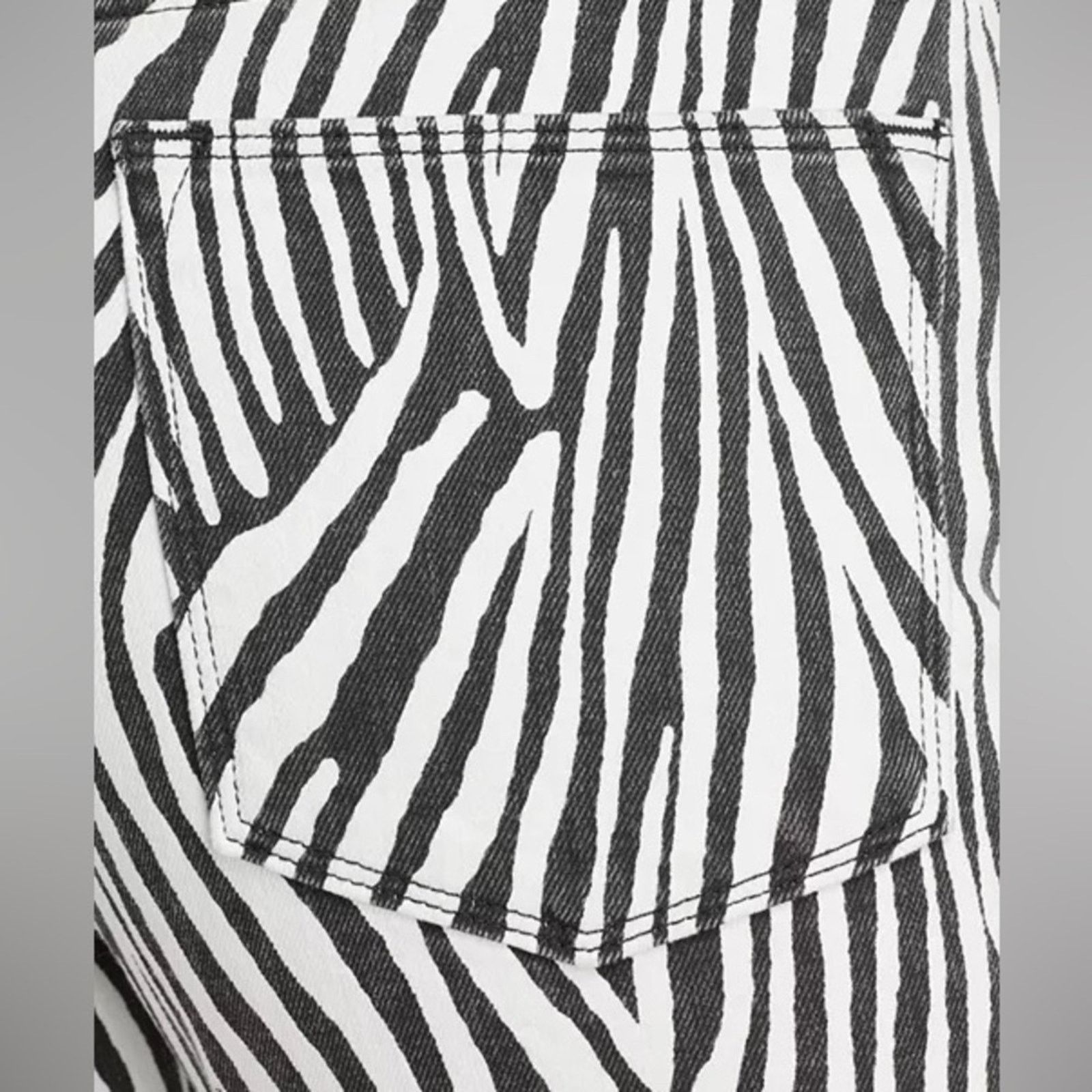 Frame NWT Frame Le High Straight Zebra Crop Jeans size 28 Size 28" / US 6 / IT 42 - 12 Thumbnail