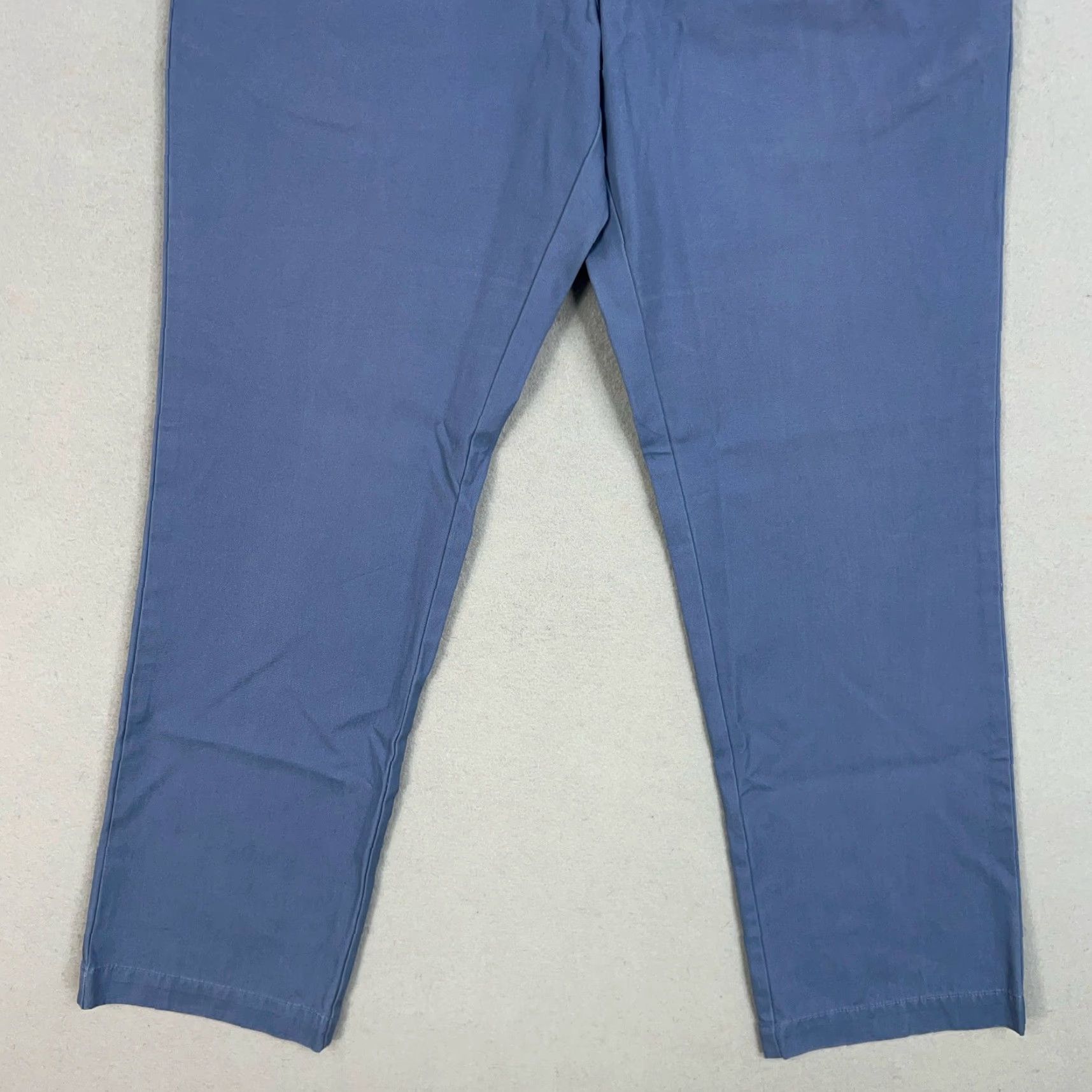Vineyard Vines Vineyard Vines Pants Mens 30x30 Blue Chino Flat Front Casual Preppy Golf Slacks Mens Pants Blue Chino Flat Front Slacks Regular 30 Inseam 30 Size US 30 / EU 46 - 3 Thumbnail