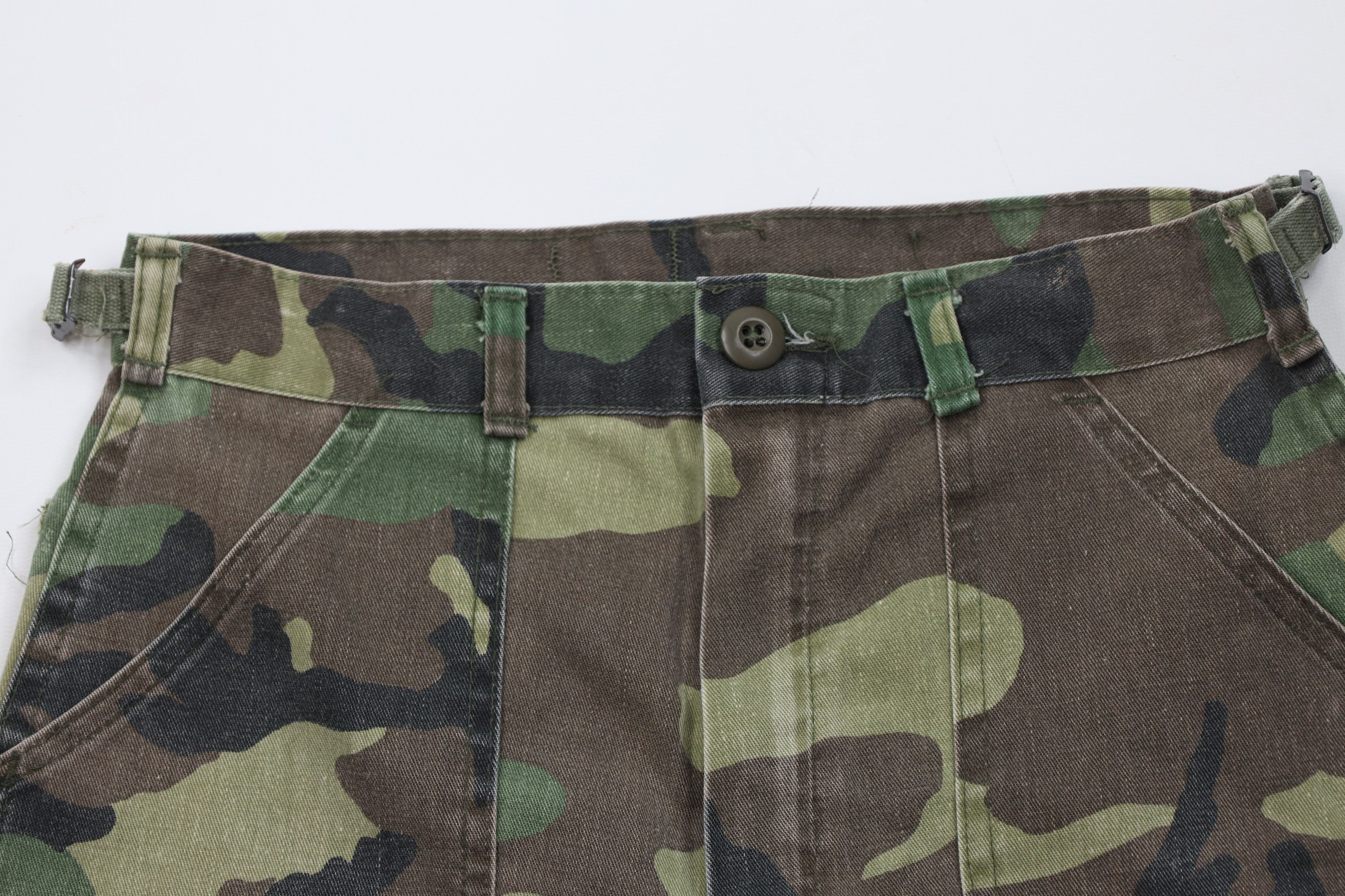 Vintage Vintage 70s Streetwear Cut Off Camouflage Cargo Shorts USA Size 26" / US 2 / IT 38 - 2 Thumbnail