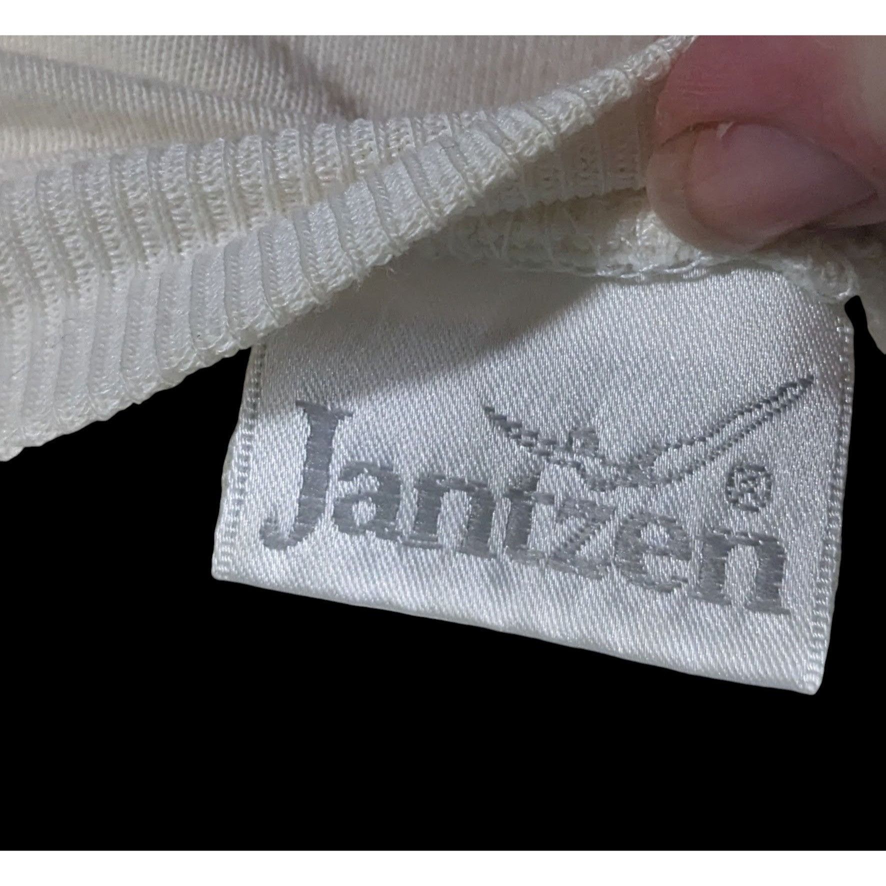 Jantzen Vintage Preppy Pastel Crest Embroidered Top by Jantzen Size M / US 6-8 / IT 42-44 - 3 Thumbnail