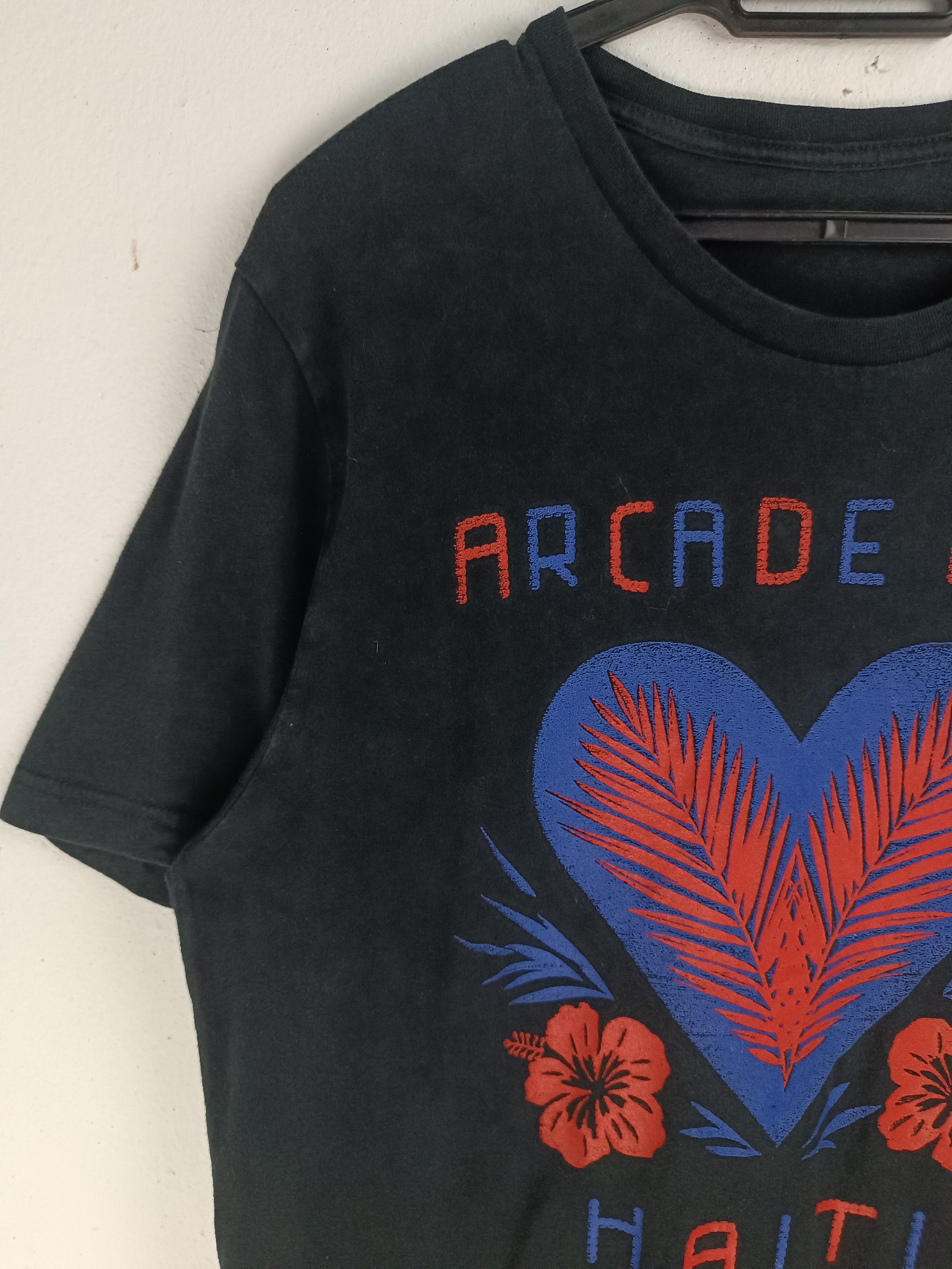 Band Tees VINTAGE ARCADE FIRE HAITI TEE lcd king of leon radiohead Size US M / EU 48-50 / 2 - 5 Thumbnail