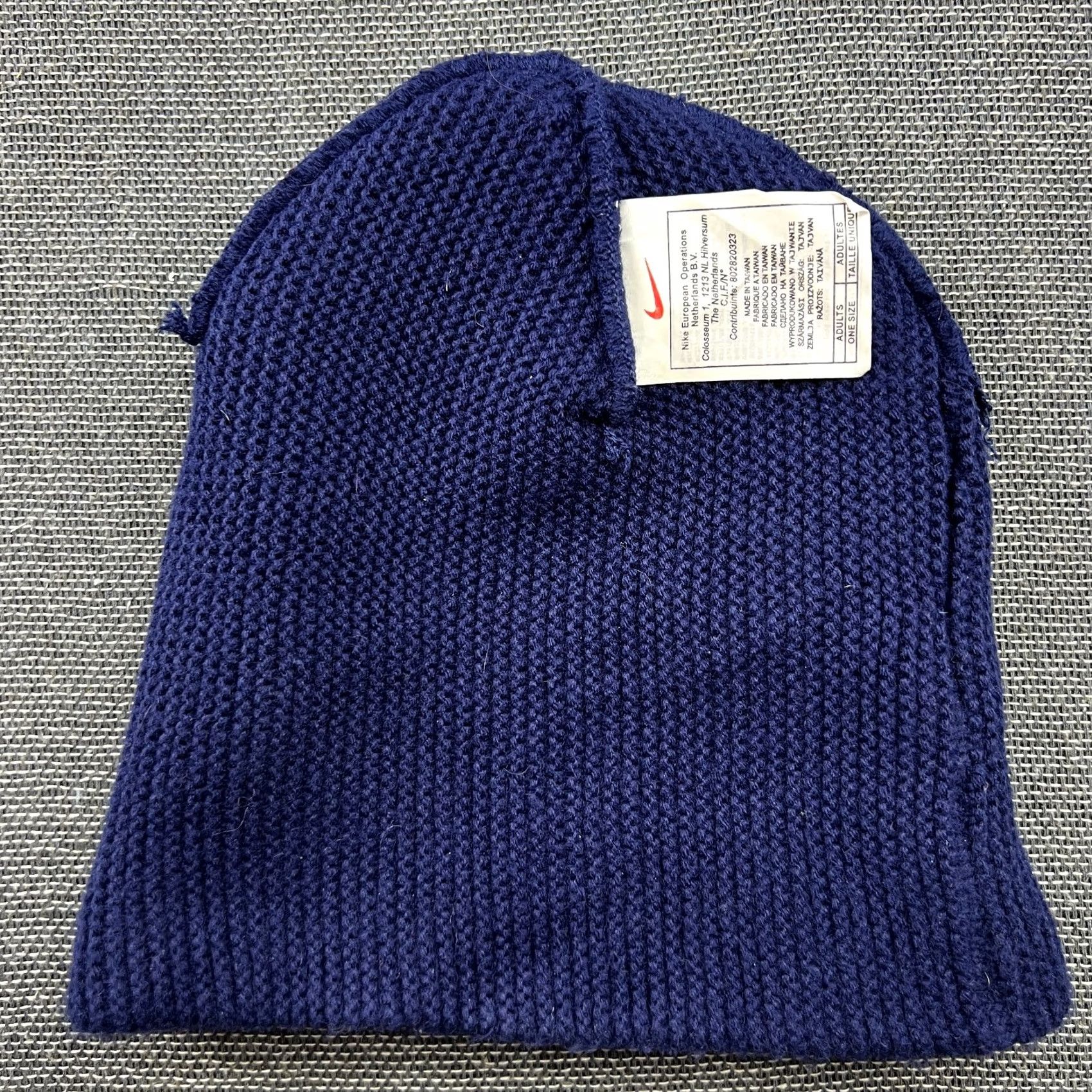 Nike VINTAGE Nike Bowler Beanie Hat One Size Red Blue Central Swoosh Unisex Adults Knit Beanie Mens Womens Boys Girls Size ONE SIZE - 4 Thumbnail