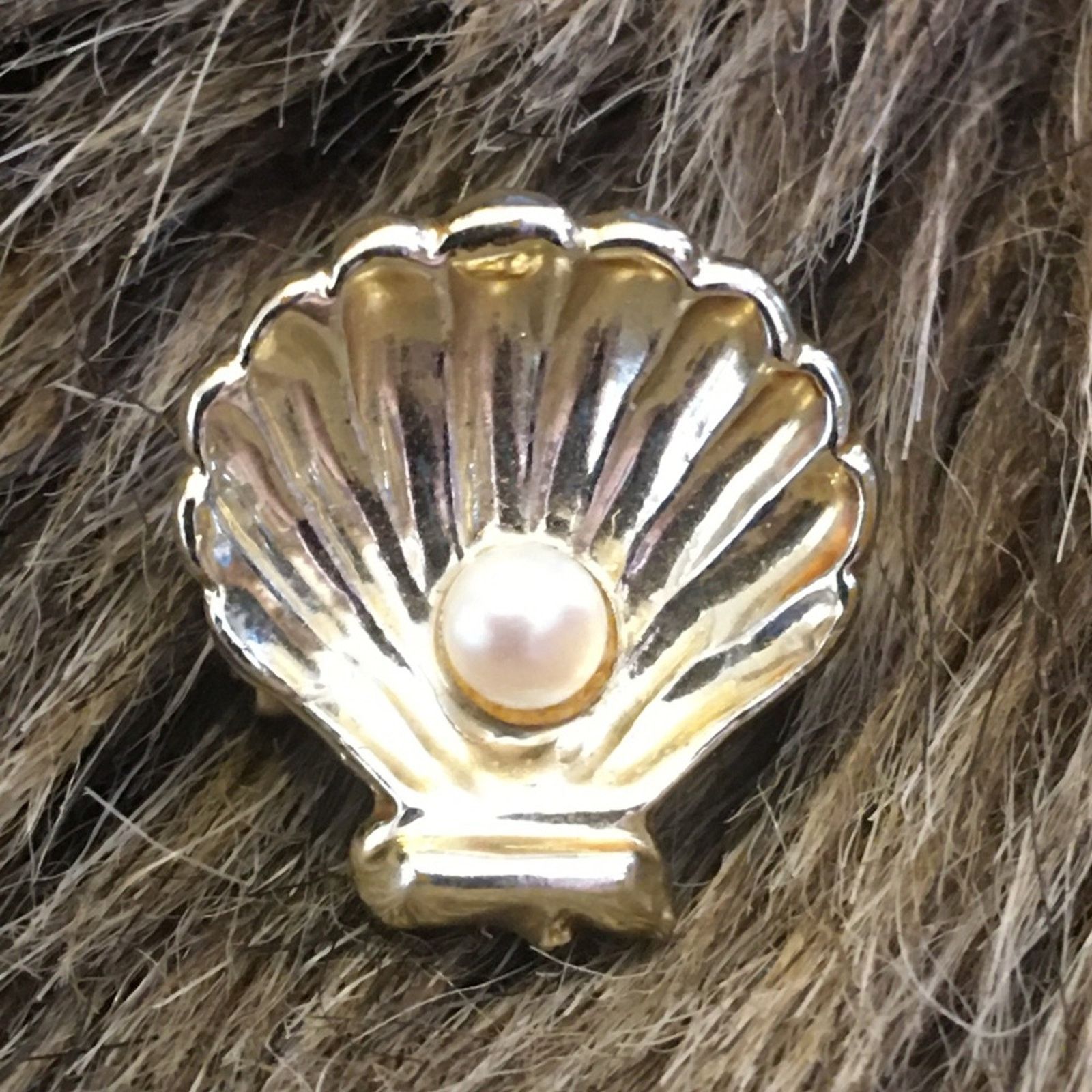 Vintage Vintage mini clam shell with pearl accent brooch Size ONE SIZE - 1 Thumbnail