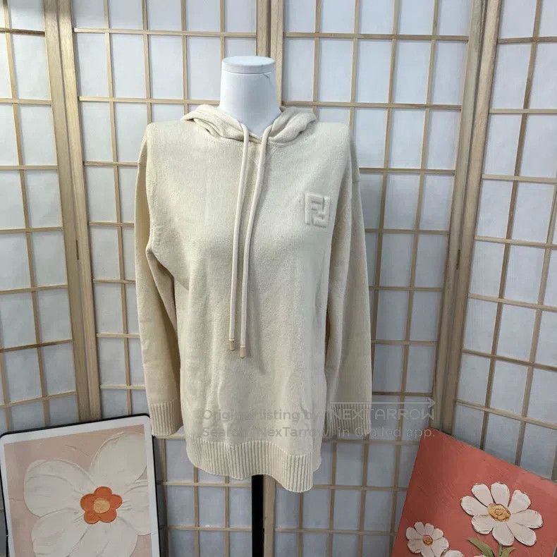 Fendi Fendi Beige sweater Size XS / US 0-2 / IT 36-38 - 1 Thumbnail