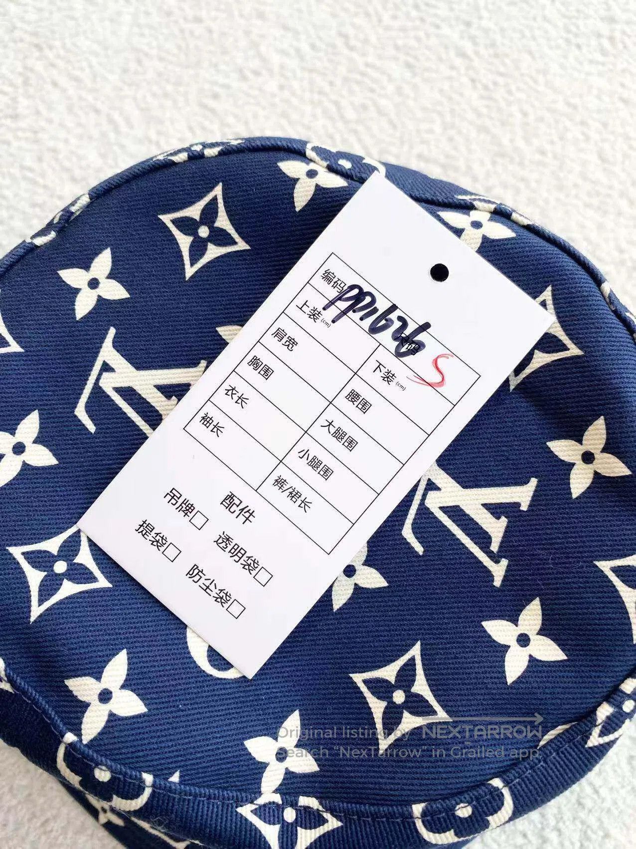 Louis Vuitton Louis Vuitton Size S The old flowers are full of printed bu Size ONE SIZE - 7 Thumbnail