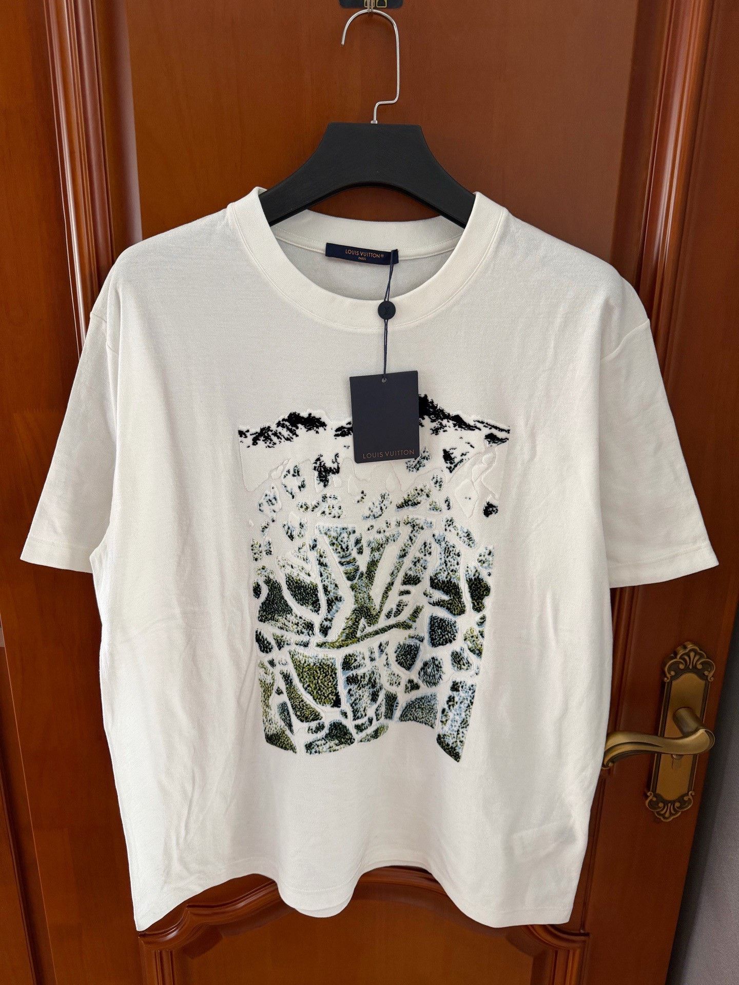 Louis Vuitton Louis Vuitton T-Shirt m Men Size US M / EU 48-50 / 2 - 1 Thumbnail