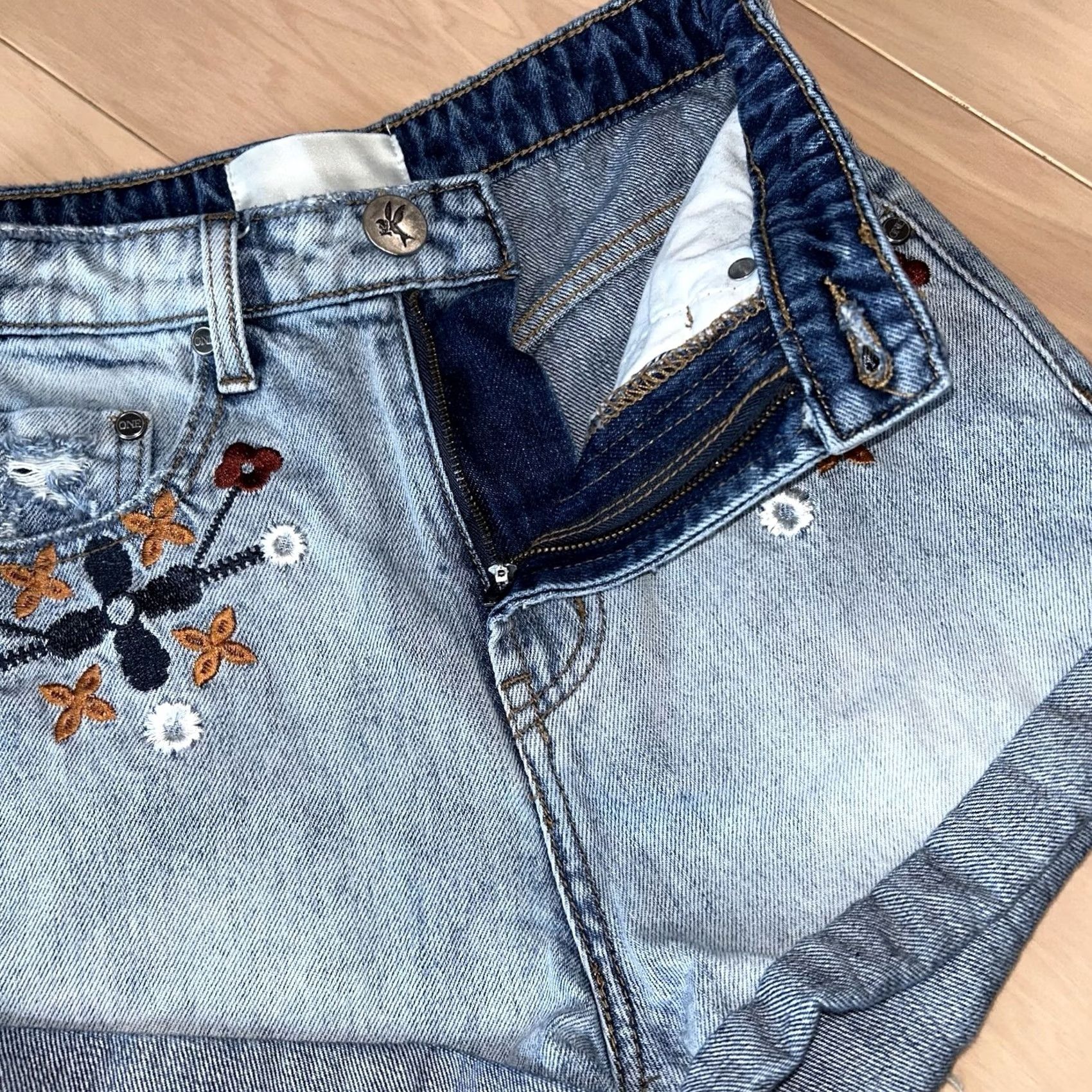 Vintage VINTAGE One Teaspoon Bandits Denim Shorts Floral Embroidered Women’s 24 Size 42" / US 20 - 4 Thumbnail