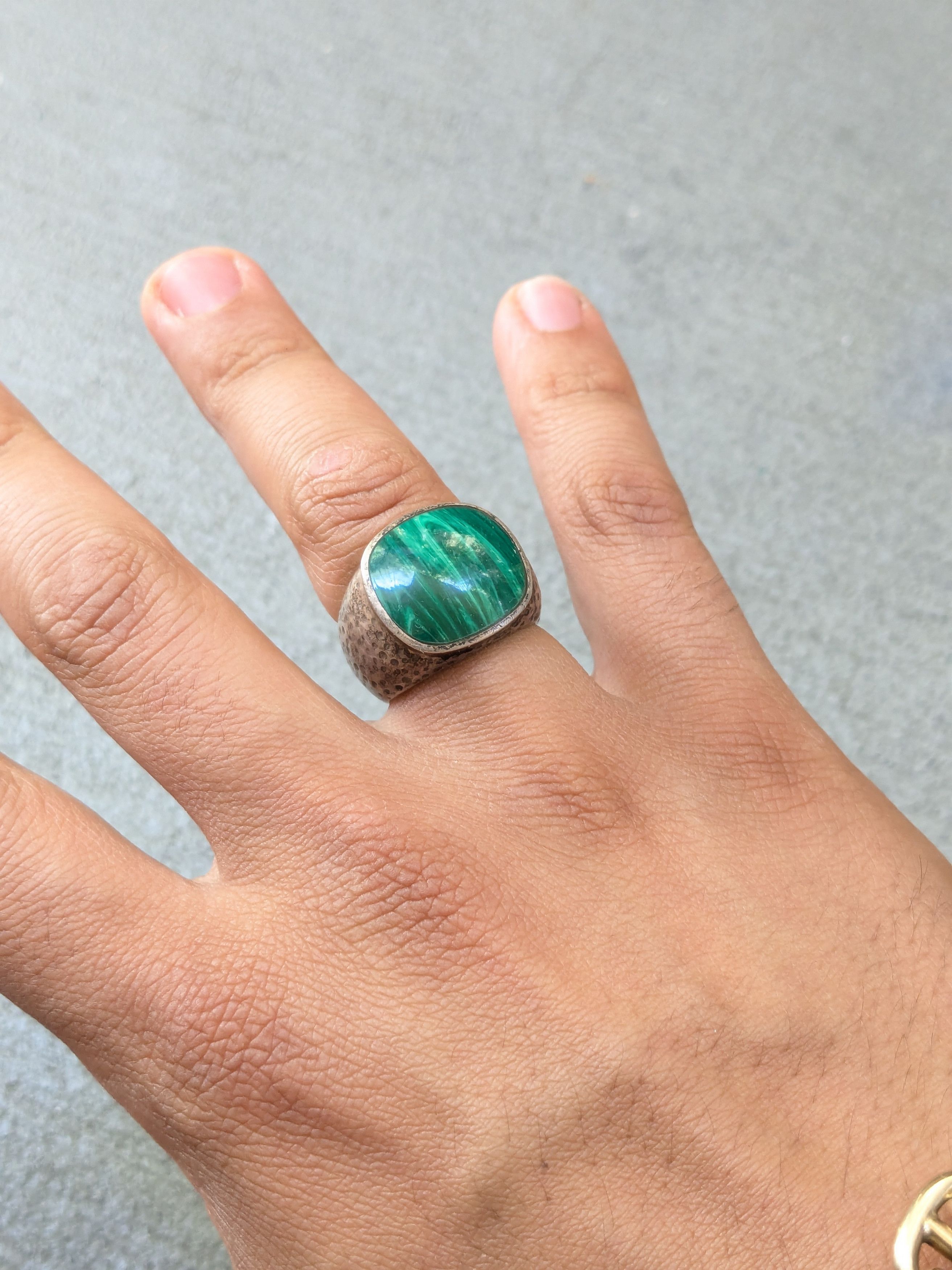 Jewelry Vintage Sterling Silver Ring Green Malachite Hammered Size ONE SIZE - 9 Thumbnail