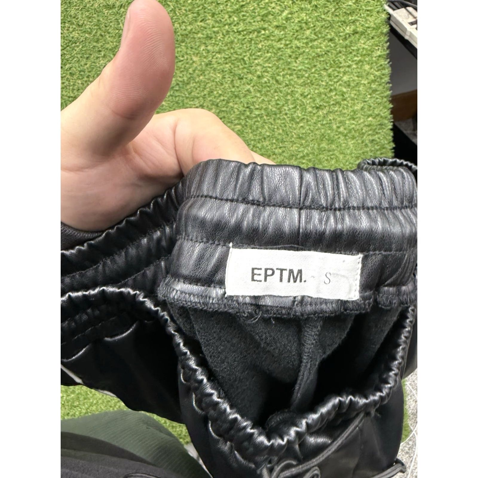 Vintage EPTM Pants Mens S Black Faux Leather Panel Cargo Flat Front Stretch Polyester - Workwear Casual Mens Pants S Black Cargo Stretch Pockets 32in Inseam Size US 29 - 4 Thumbnail