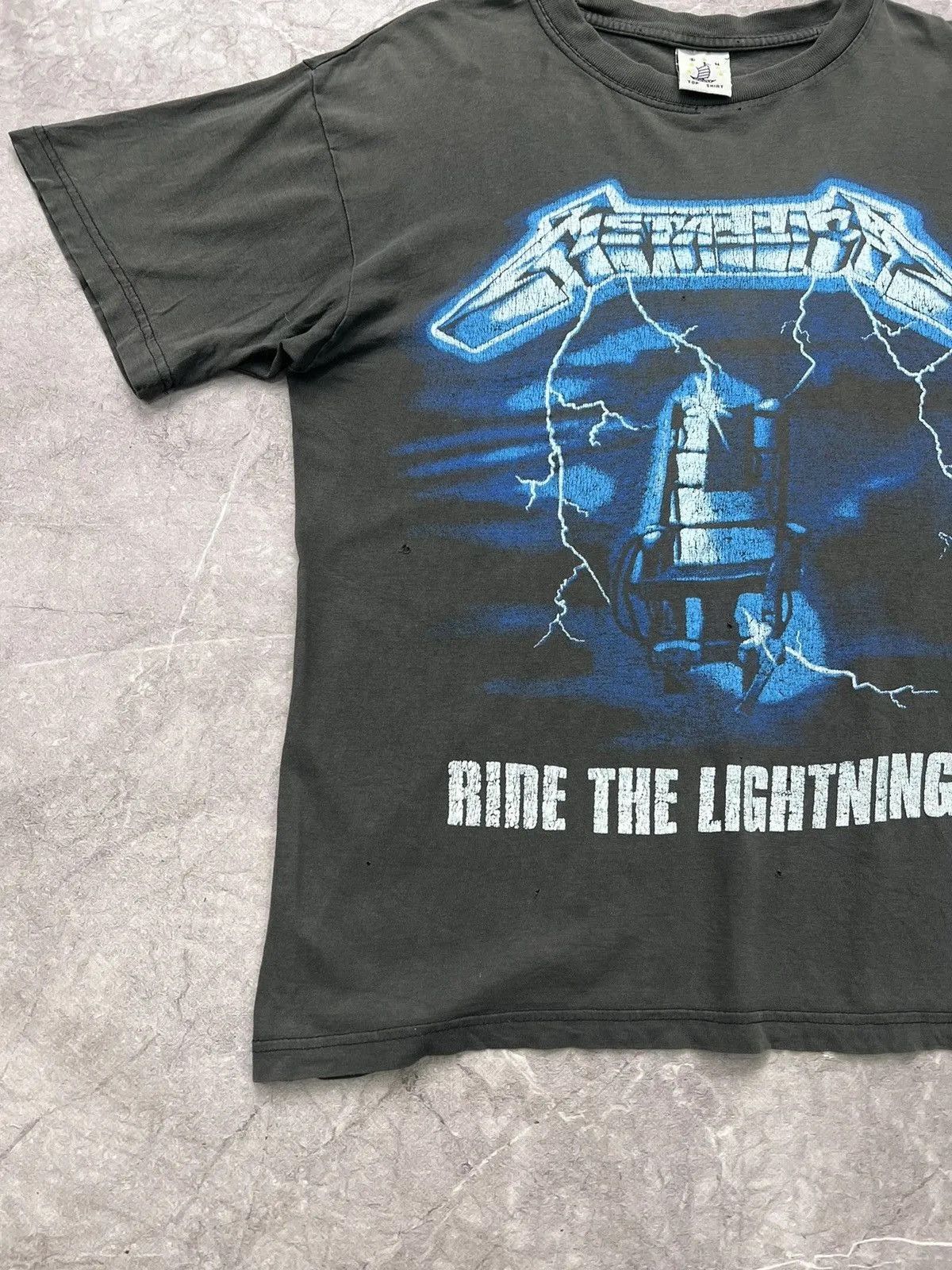 Band Tees × Metallica Metallica rare 90s ride the lightning t shirt faded Size US M / EU 48-50 / 2 - 2 Thumbnail