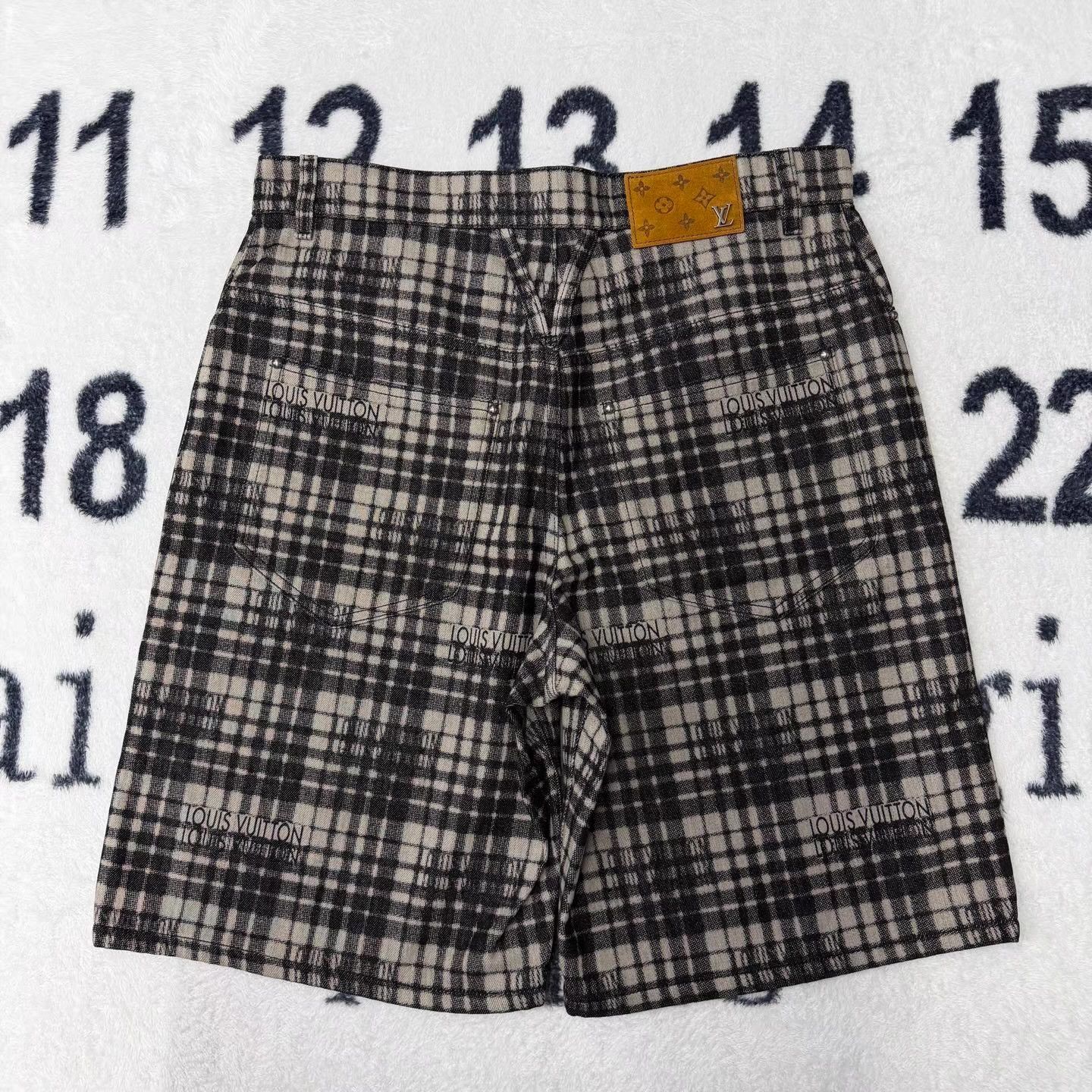 Louis Vuitton LV Black & White Damier All-Over Print Shorts Q10 Size XL / US 12-14 / IT 48-50 - 4 Thumbnail