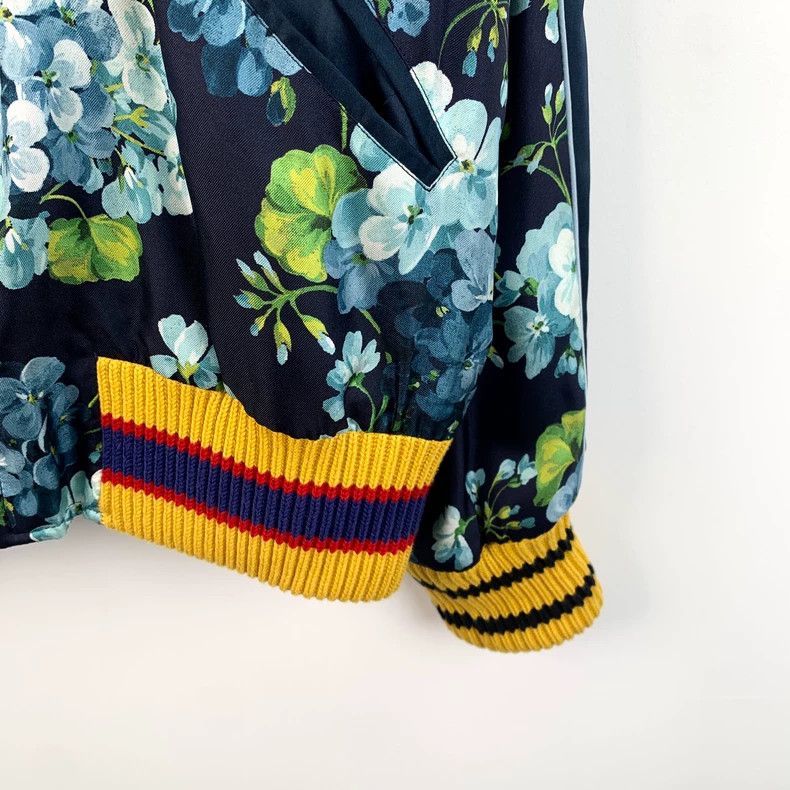 Gucci Gucci Color-blocked striped floral full-print mulberry silk Size US M / EU 48-50 / 2 - 4 Thumbnail