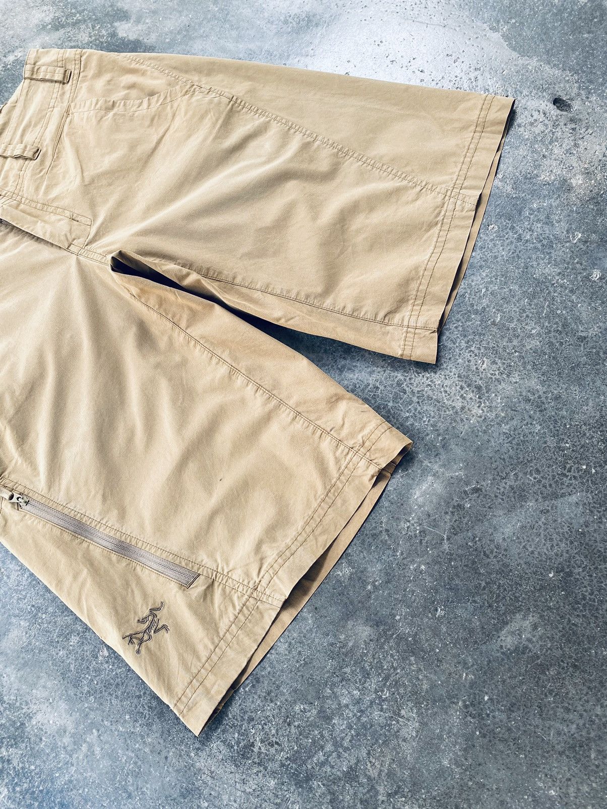 Arc'teryx Vintage Y2k Arcteryx Small Logo Brown Short Pants Size US 31 - 12 Thumbnail
