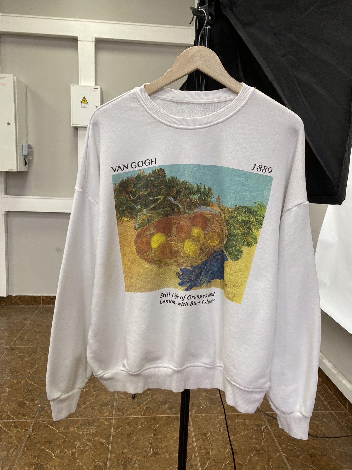 Vintage Vintage Y2K Van Gogh Still Life 1889 Art Hoodie Rare Retro Size US L / EU 52-54 / 3 - 1 Thumbnail