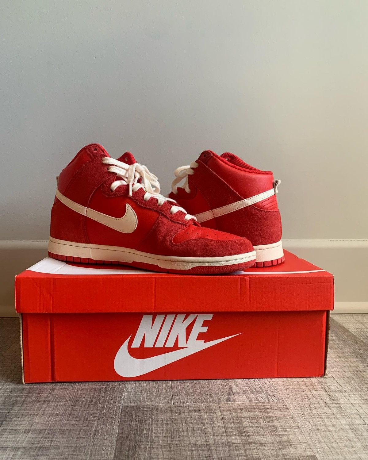 Nike Nike Dunk High First Use Red Size US 12 / EU 45 - 2 Thumbnail