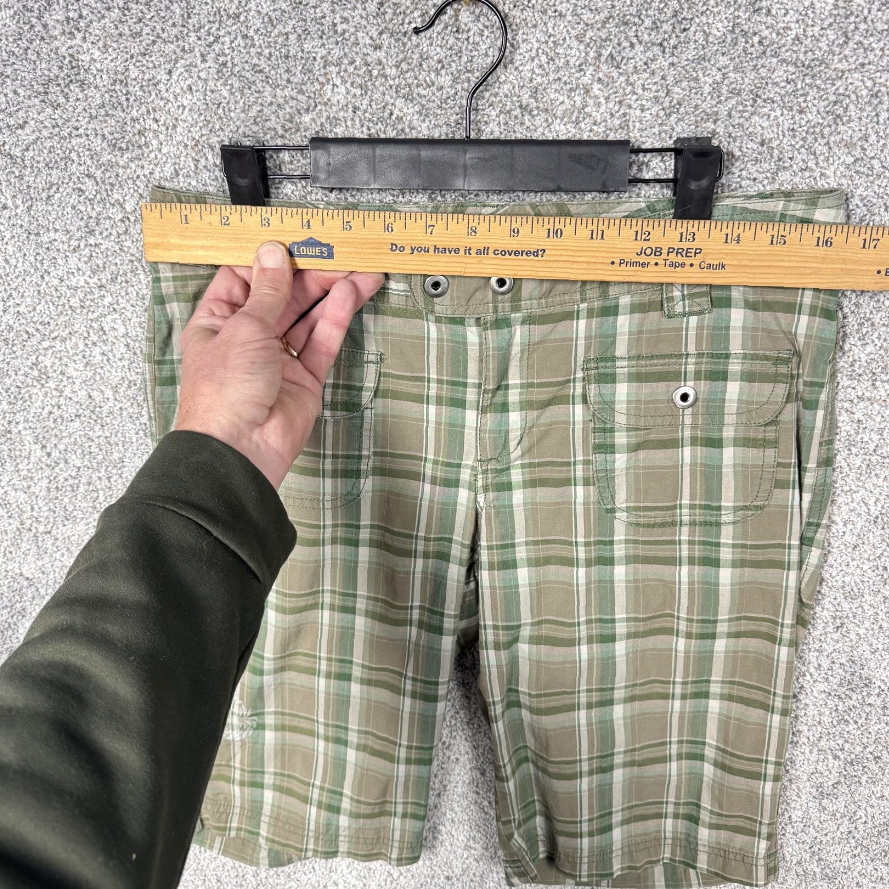 Vintage Columbia Bermuda Shorts 8 Green Tan Plaid Women Adult Casual Walking 9 Inseam 33 in Waist Cotton Spandex Plaid Pattern Womens Size 30" / US 8 / IT 44 - 2 Thumbnail