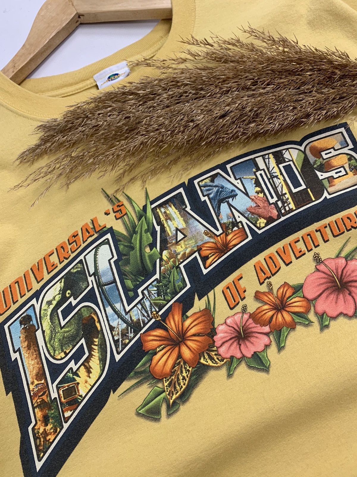 Universal Studios × Vintage Vintage Universal Studious Floral Print T-Shirt Size US L / EU 52-54 / 3 - 4 Thumbnail