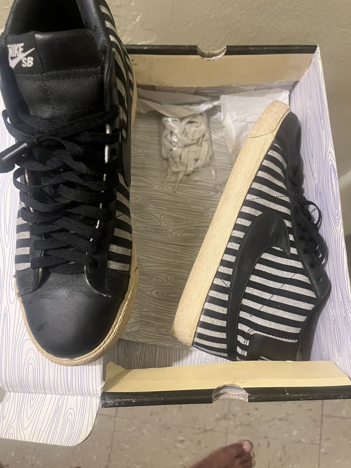 Nike Nike Premium Pinstripe SBs Size US 11 / EU 44 - 4 Thumbnail