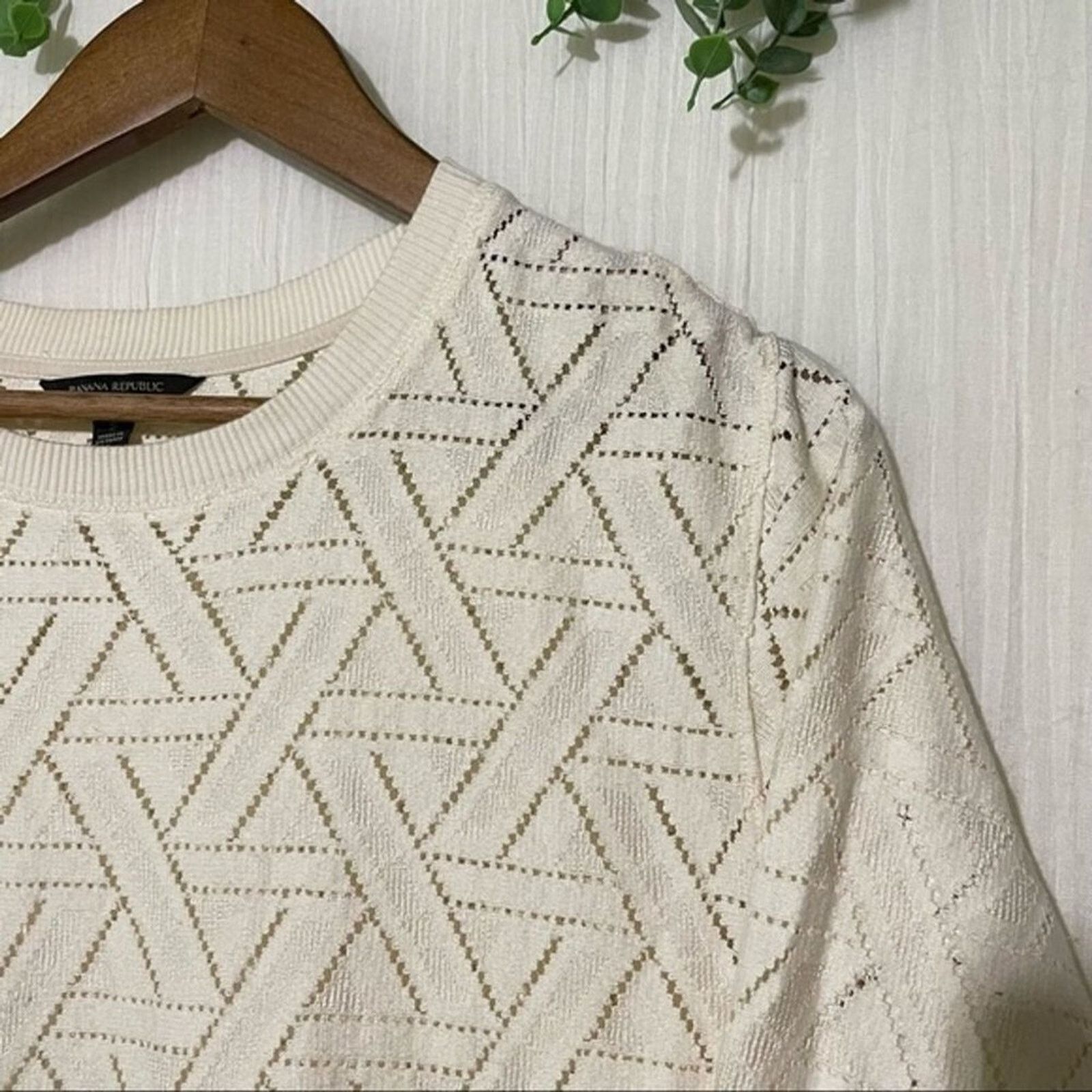 Banana Republic Banana Republic Top Pullover Eyelet Side Slit Ivory Small Size S / US 4 / IT 40 - 2 Thumbnail