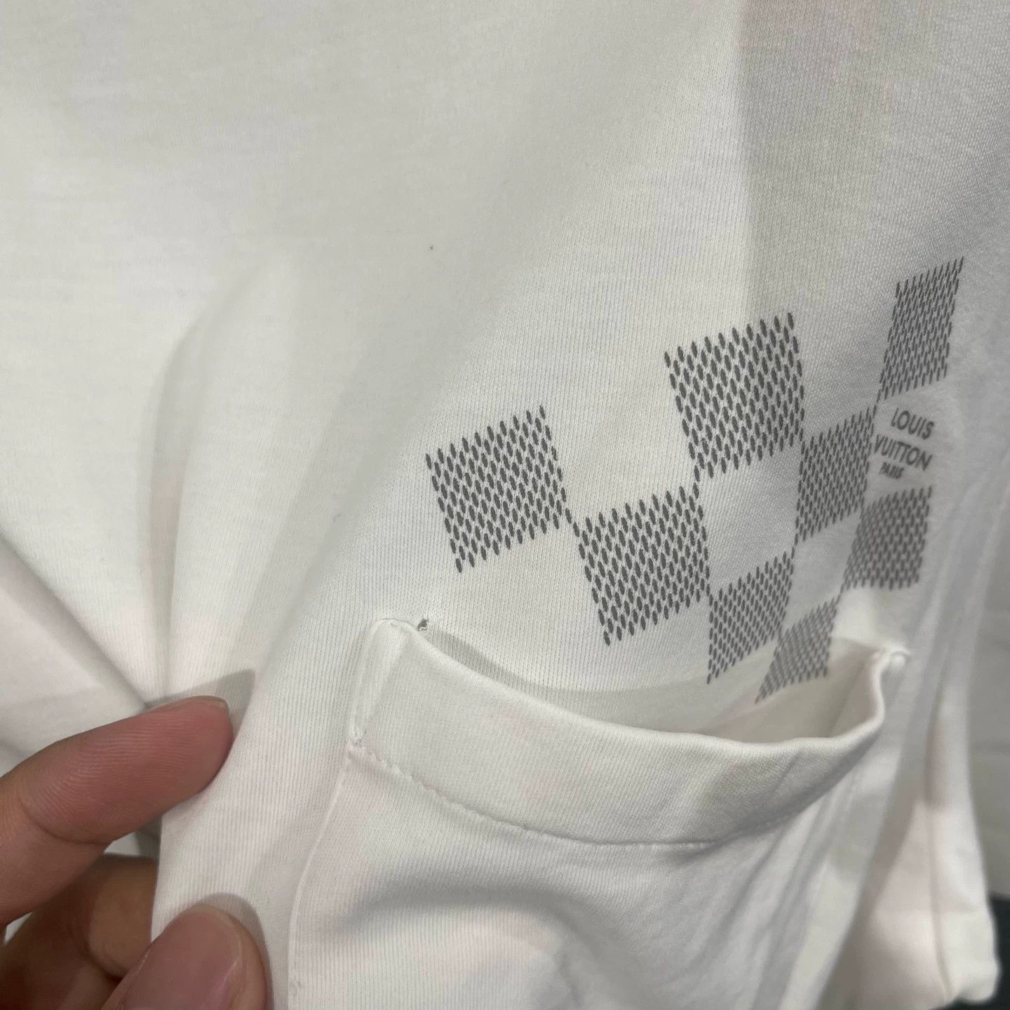 Louis Vuitton Louis Vuitton Damier Slogan T-shirt L 95 New Size US L / EU 52-54 / 3 - 7 Thumbnail