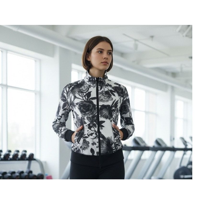 Lululemon Lululemon Black/White Nice Asana Jacket Brisk Bloom Size 2 Size XS / US 0-2 / IT 36-38 - 1 Thumbnail