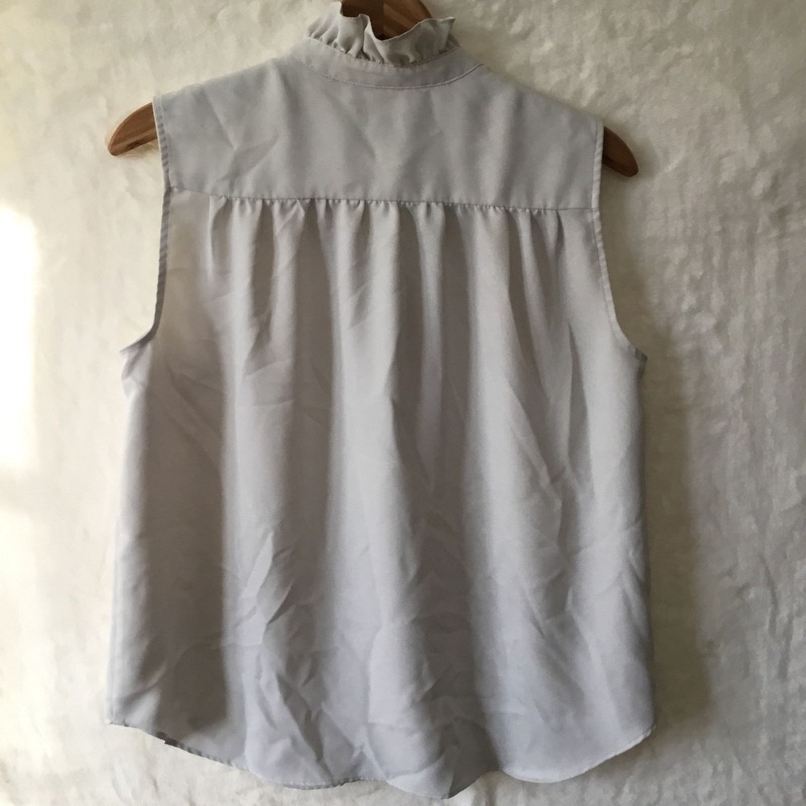 Ann Taylor Ann Taylor Light Beige Sleeveless Button Blouse Size M / US 6-8 / IT 42-44 - 7 Thumbnail