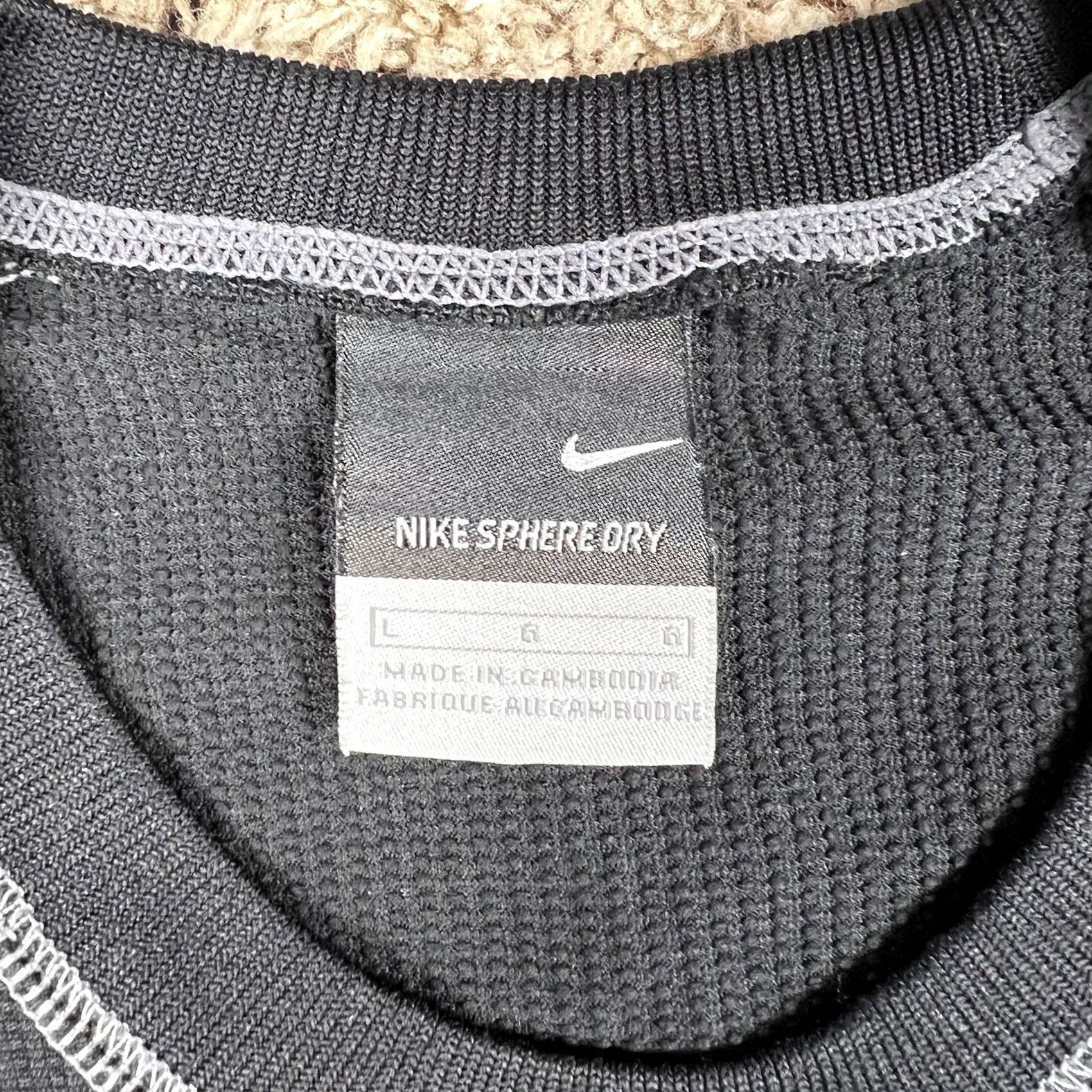 Nike VINTAGE Nike T-Shirt Men’s Large Embroidered Swoosh Logo Black Gray Cotton Jersey Short Sleeve Crew Neck Size US L / EU 52-54 / 3 - 2 Thumbnail