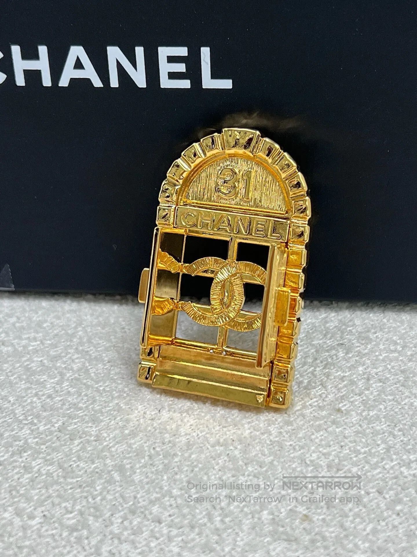 Chanel Chanel Rue Cambon Gold Gate Brooch. Size ONE SIZE - 2 Thumbnail