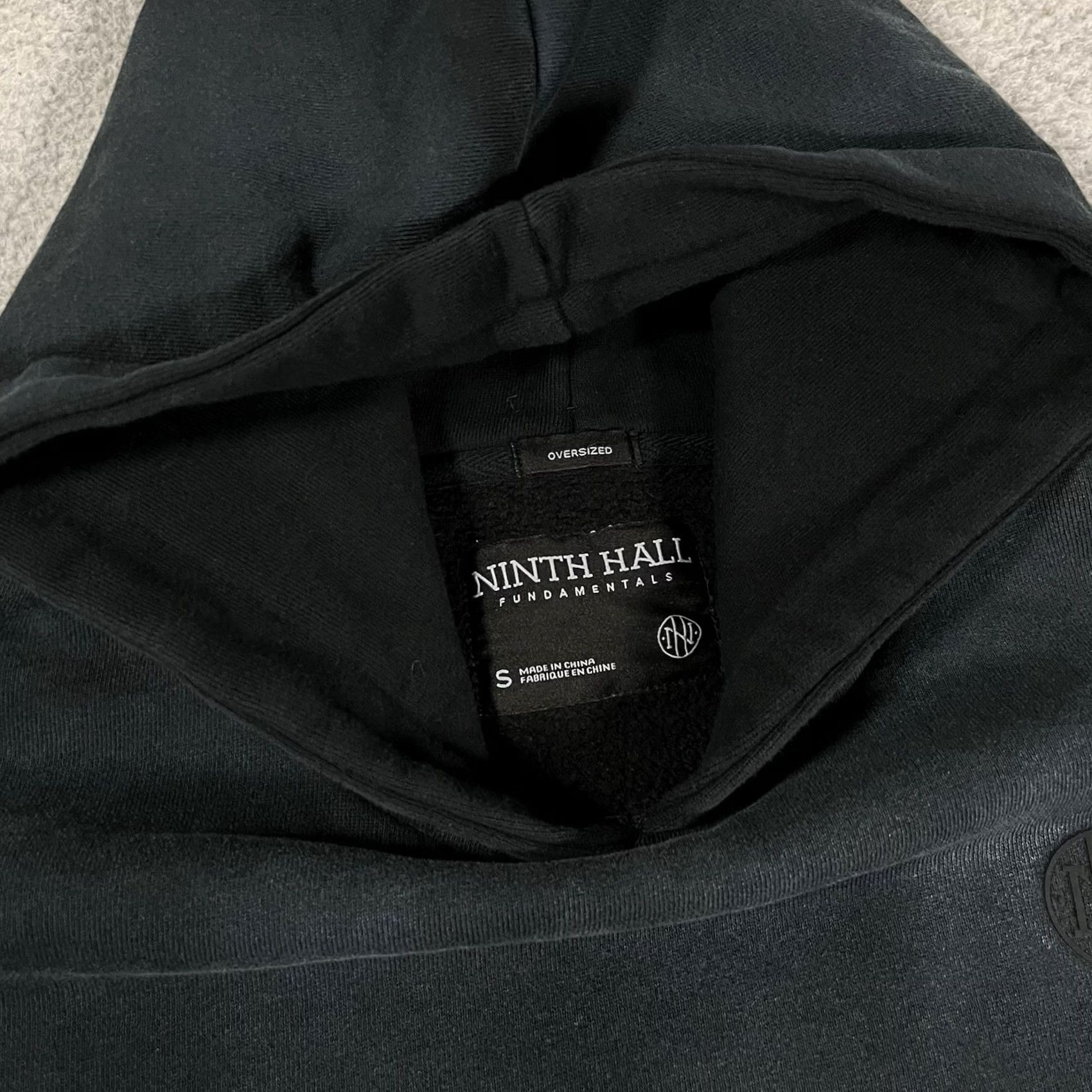Vintage Fundamentals Hoodie Mens S Black Ombre Wash Pullover Sweatshirt Pockets 90s Grunge Outdoor All Seasons Oversized Logo Regular Fit Size US S / EU 44-46 / 1 - 2 Thumbnail